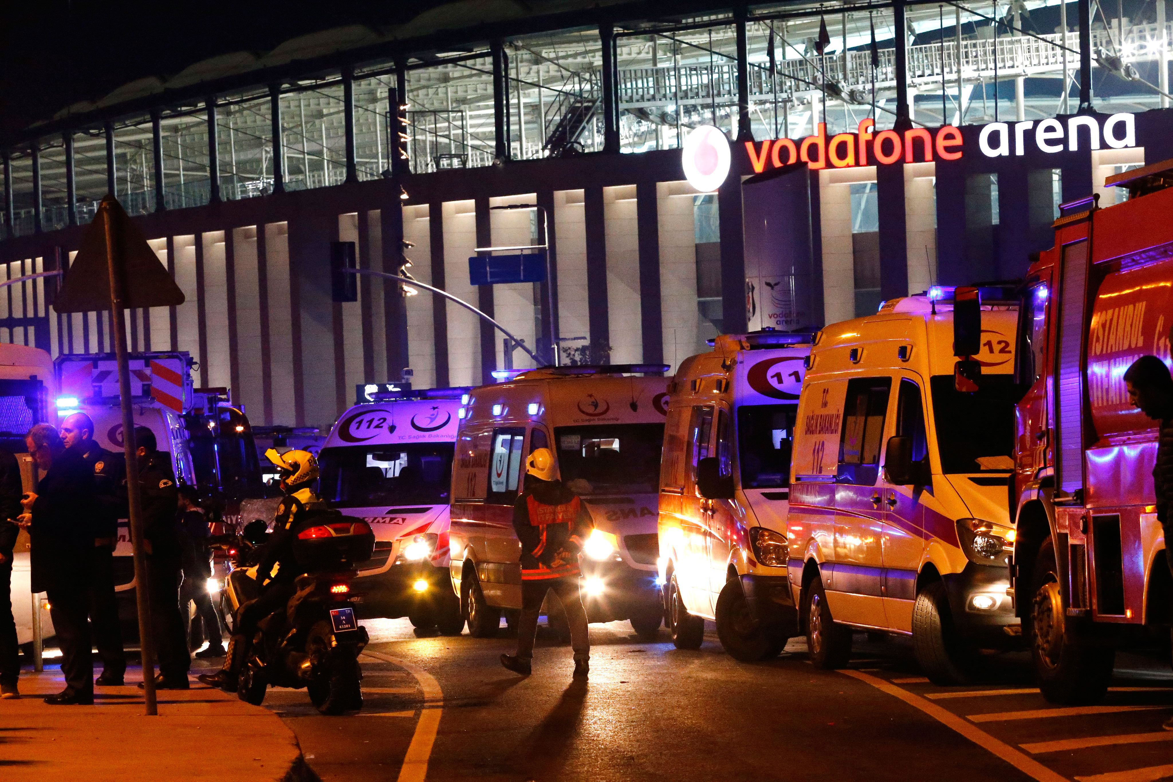 Pánico en Estambul por dos explosiones tras un partido de fútbol