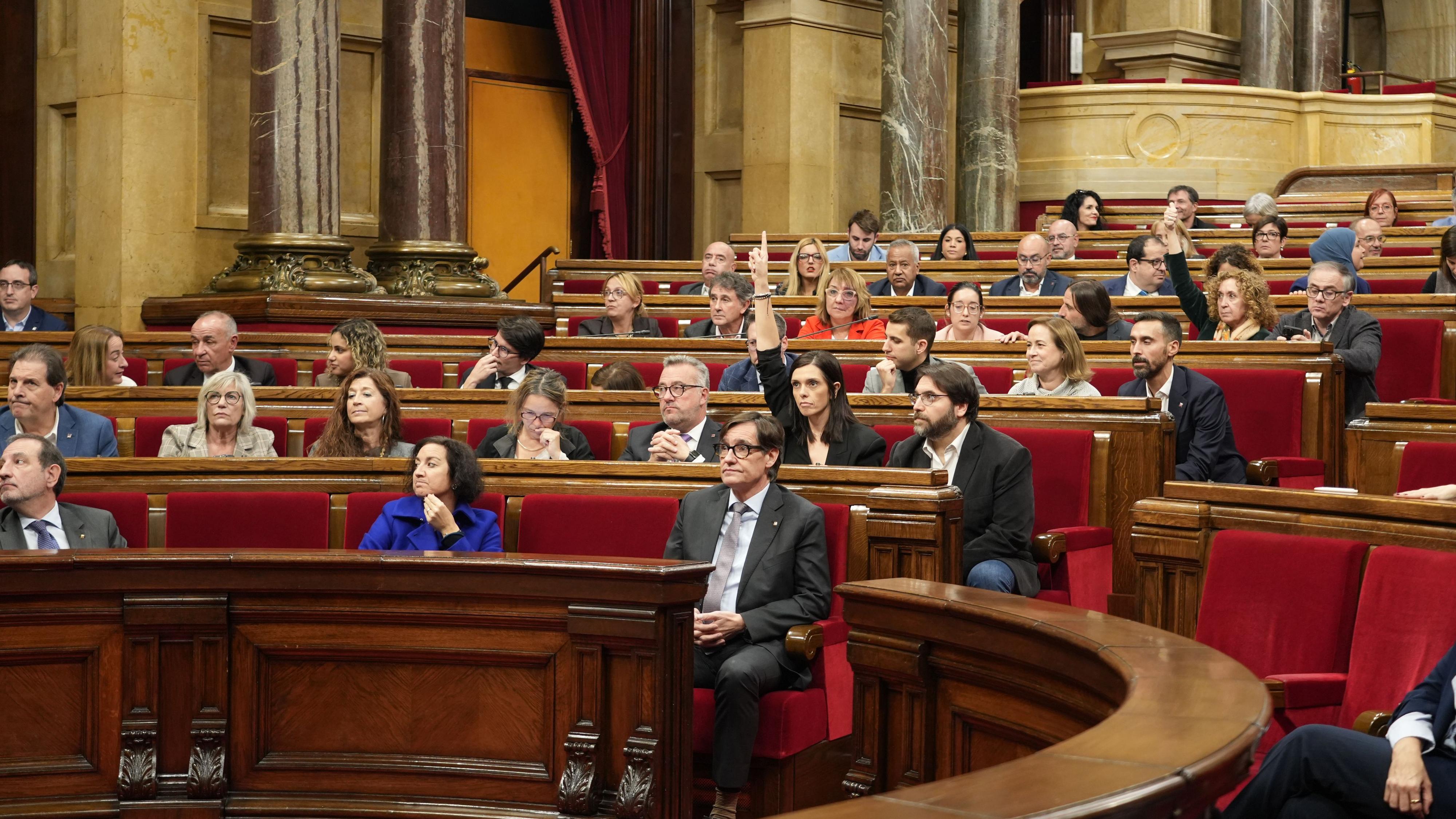 El Parlament exigeix mesures contra l'especulació immobiliària el 2026