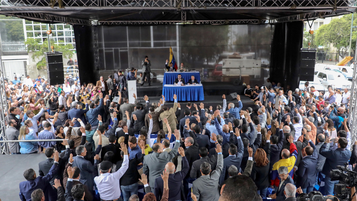 El parlamento de venezuela elige a treinta y tres nuevos magistrados del tribunal supremo