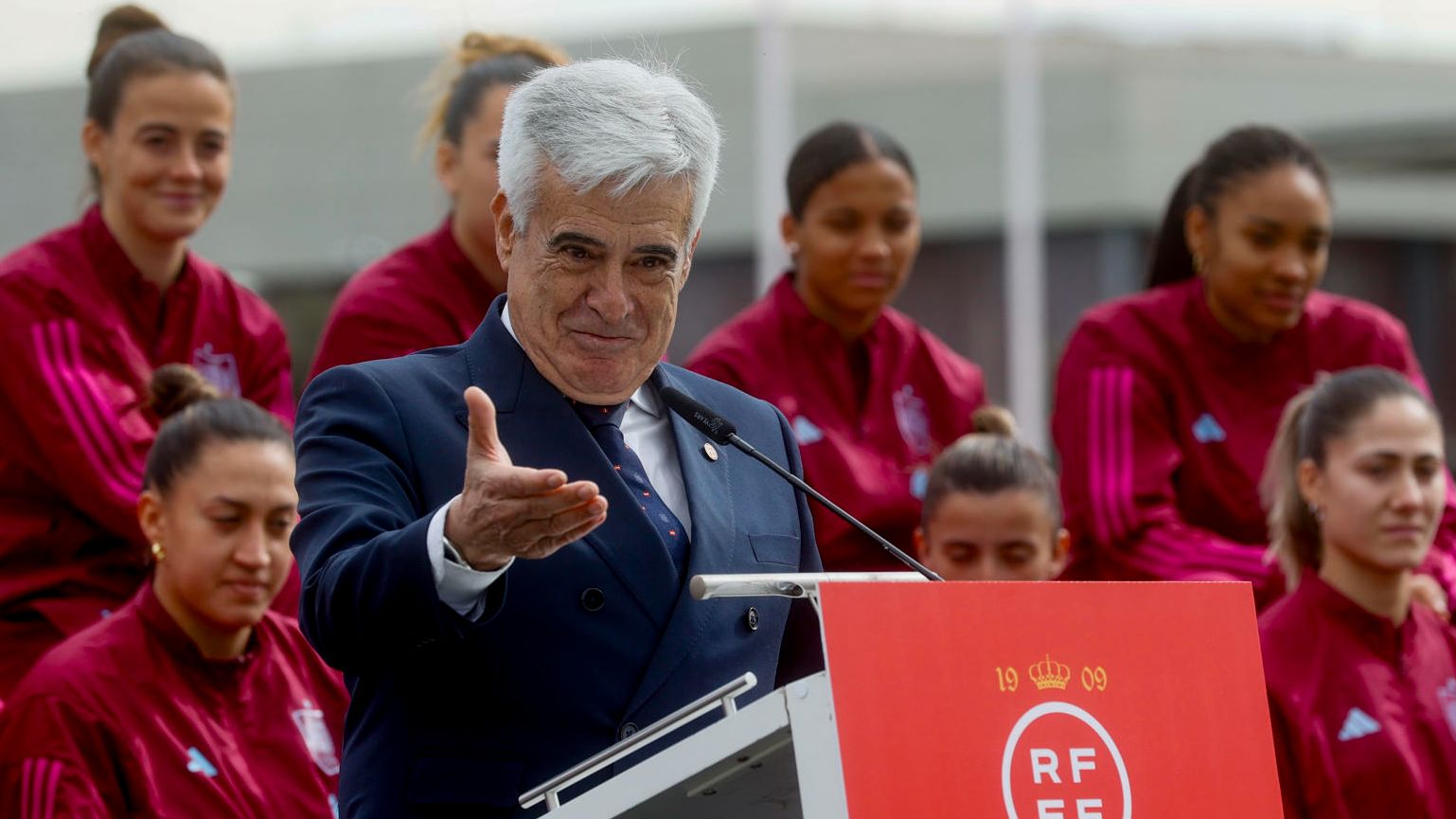 Pedro Rocha formaliza su candidatura a presidir la RFEF