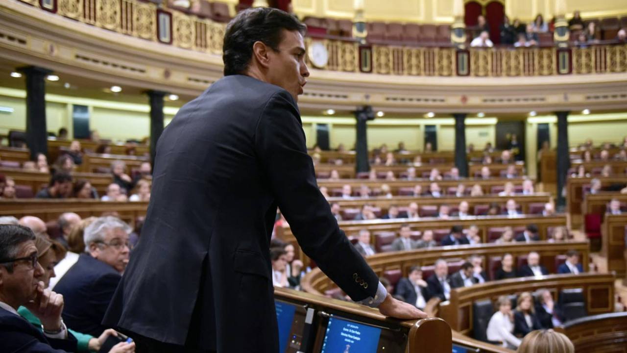 Pedro Sánchez vota 'no' en la primera votación de la investidura.