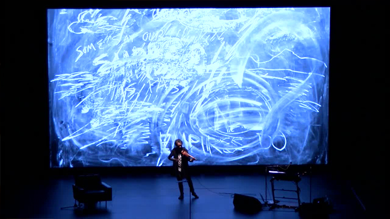 Performance de Laurie Anderson "All the things I Lost in the Flood" (Museo Nacional centro de Arte Reina Sofía, Madrid, 2018)