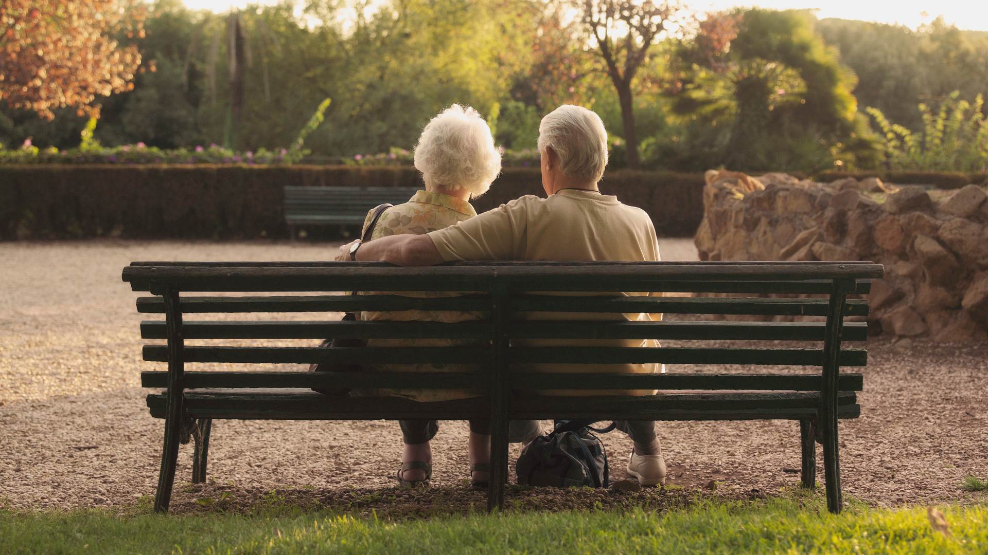 Diez millones de personas mayores de 65 años viven en España con una ...