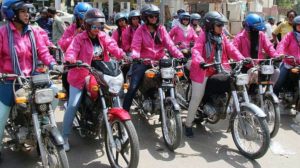 Paga Pink Rides Pink Riders: Liberación sobre ruedas
