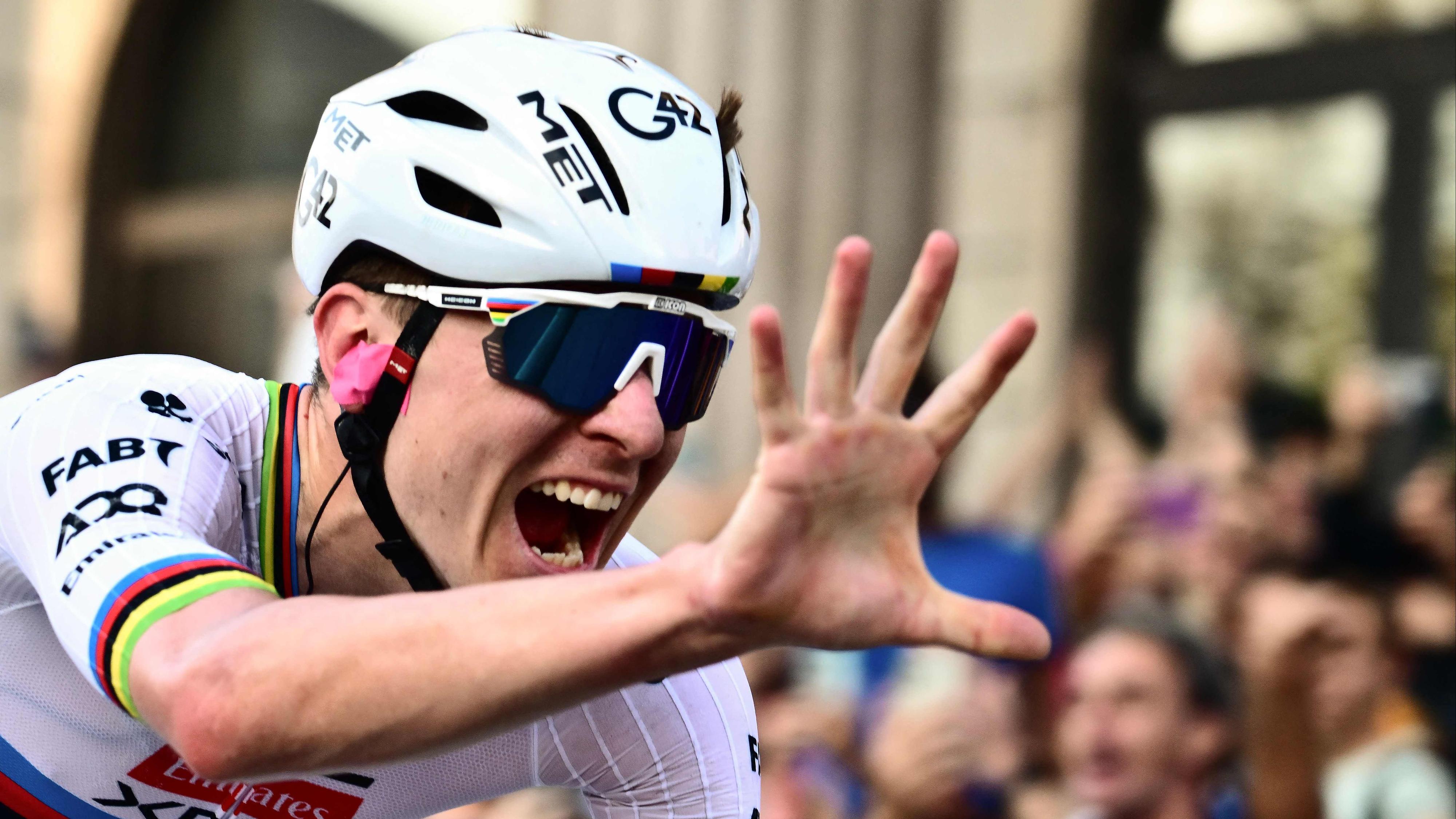 Pogacar logra con otro ataque lejano su quinto Giro de Lombardía consecutivo