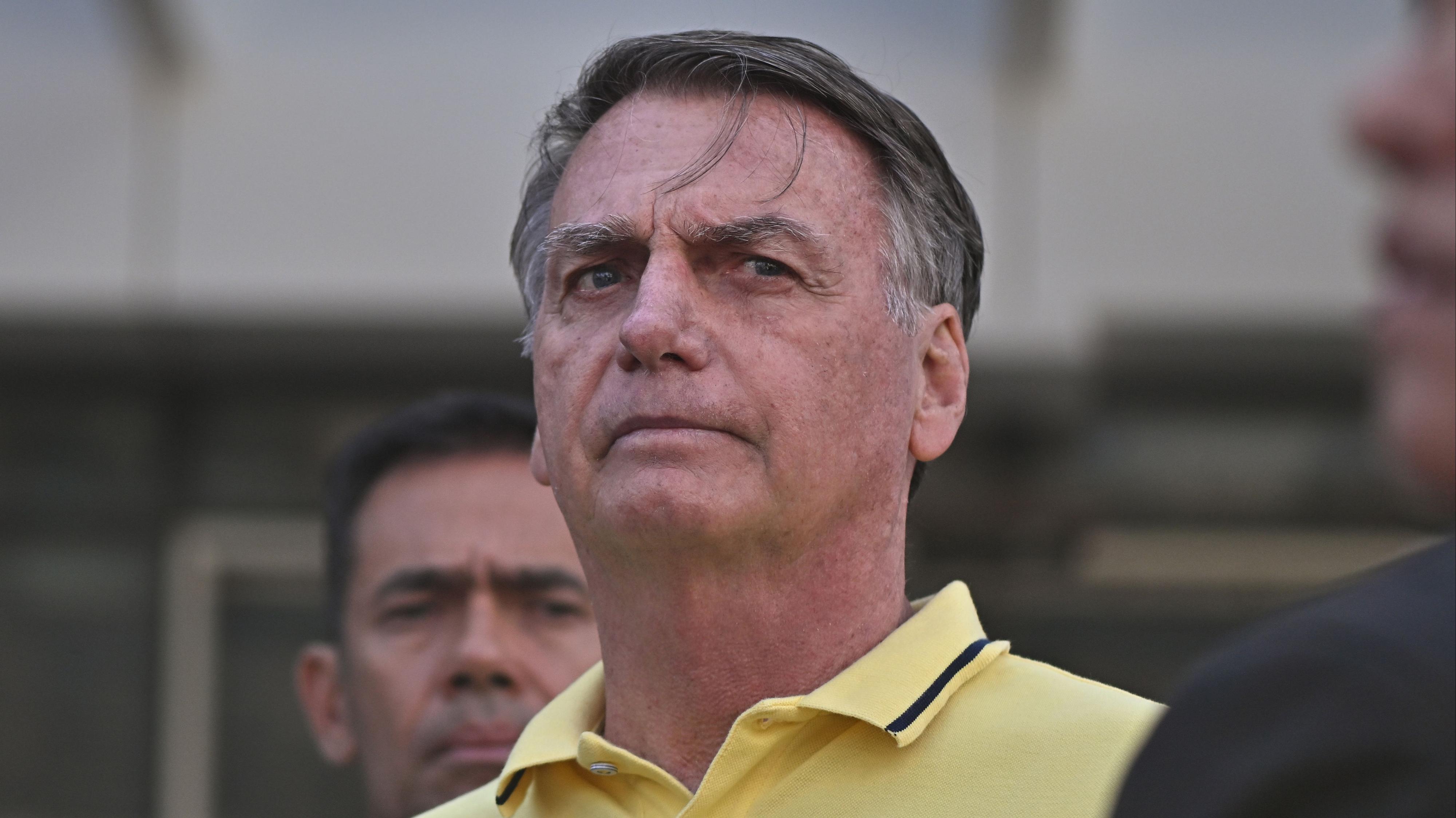 La Policía denuncia a Bolsonaro y a su hijo por "coacción"