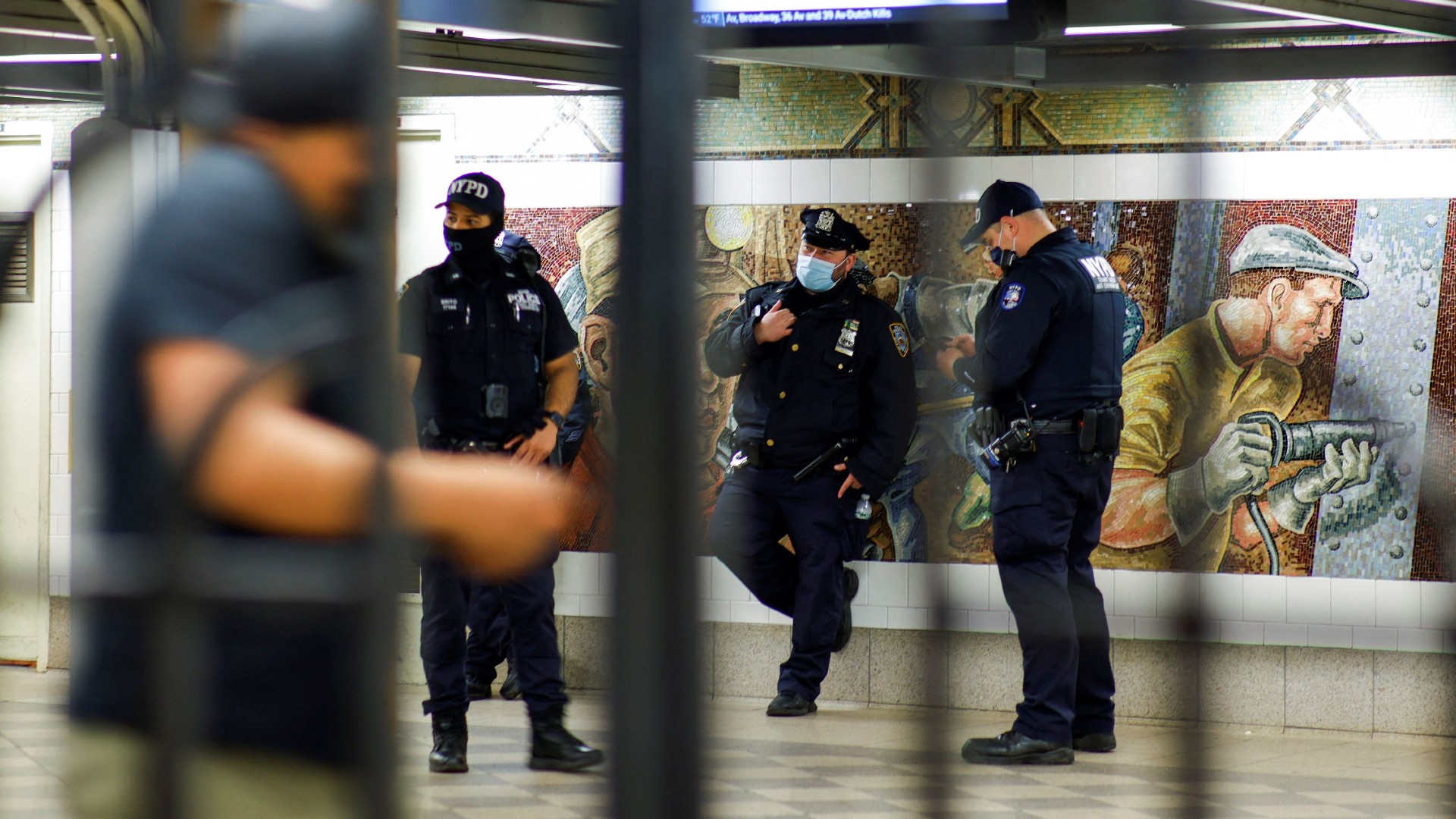 Detienen al sospechoso del tiroteo en el metro de Brooklyn