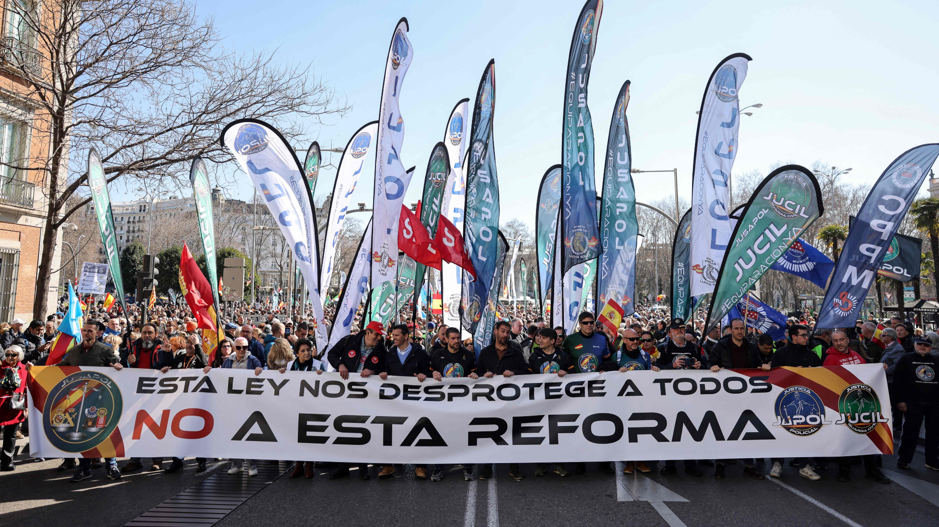 Ley mordaza: policías y guardias civiles se manifiestan contra su reforma