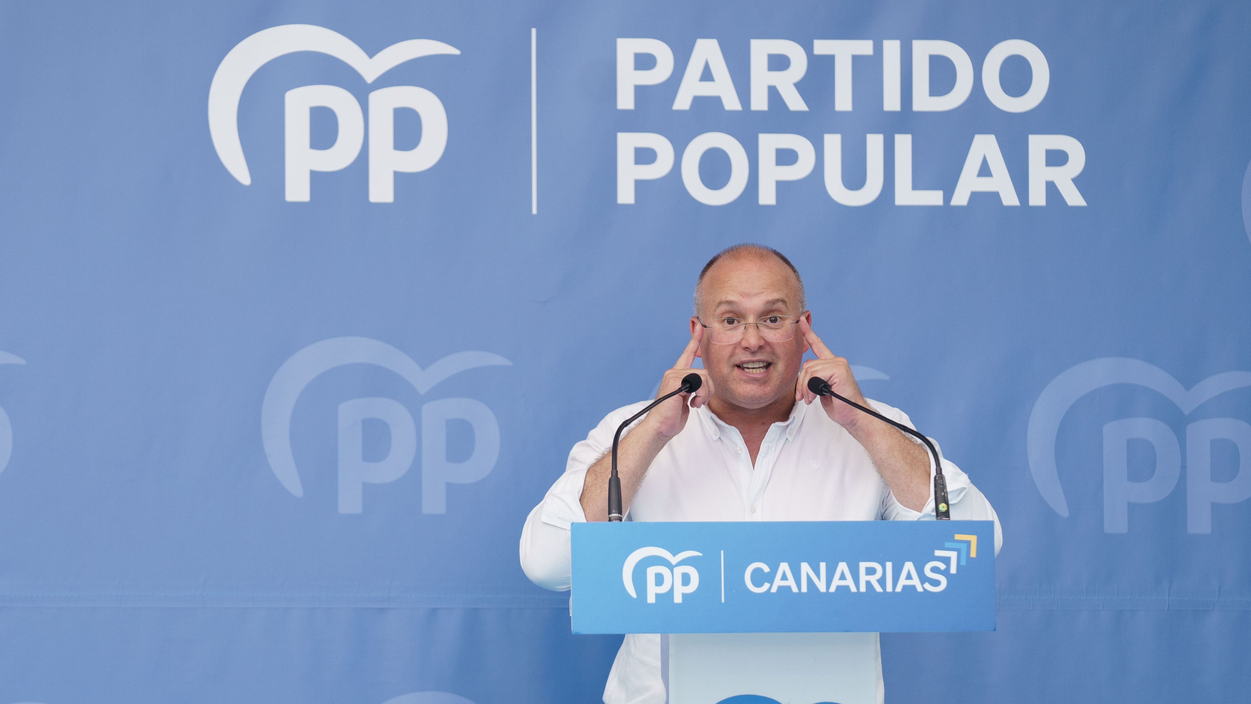El PP exige la dimisión de la ministra de Igualdad por los fallos en pulseras antimaltrato y López rechaza la "alarma"