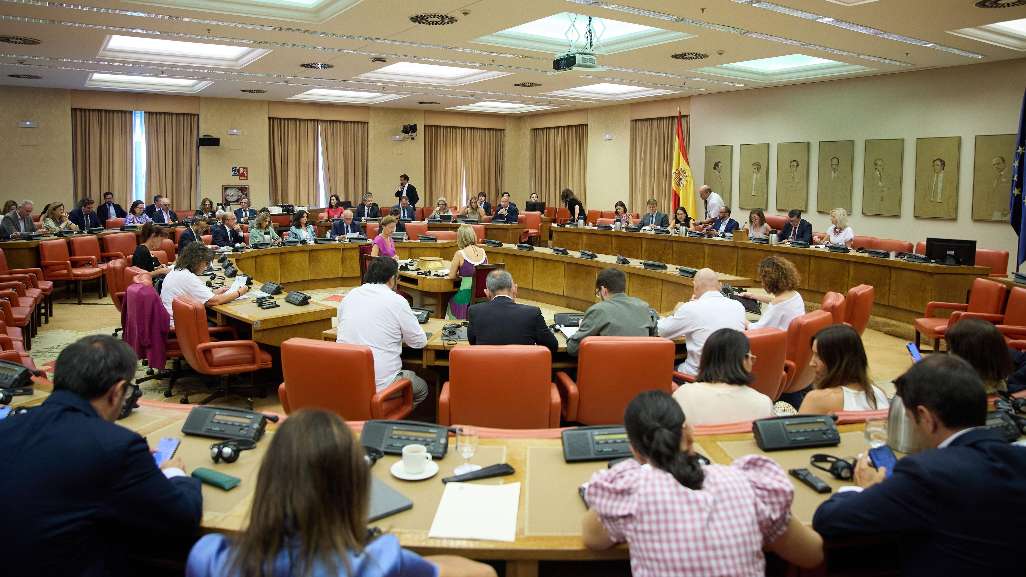 El PP no logra forzar la comparecencia de Sánchez y sus ministros en ...
