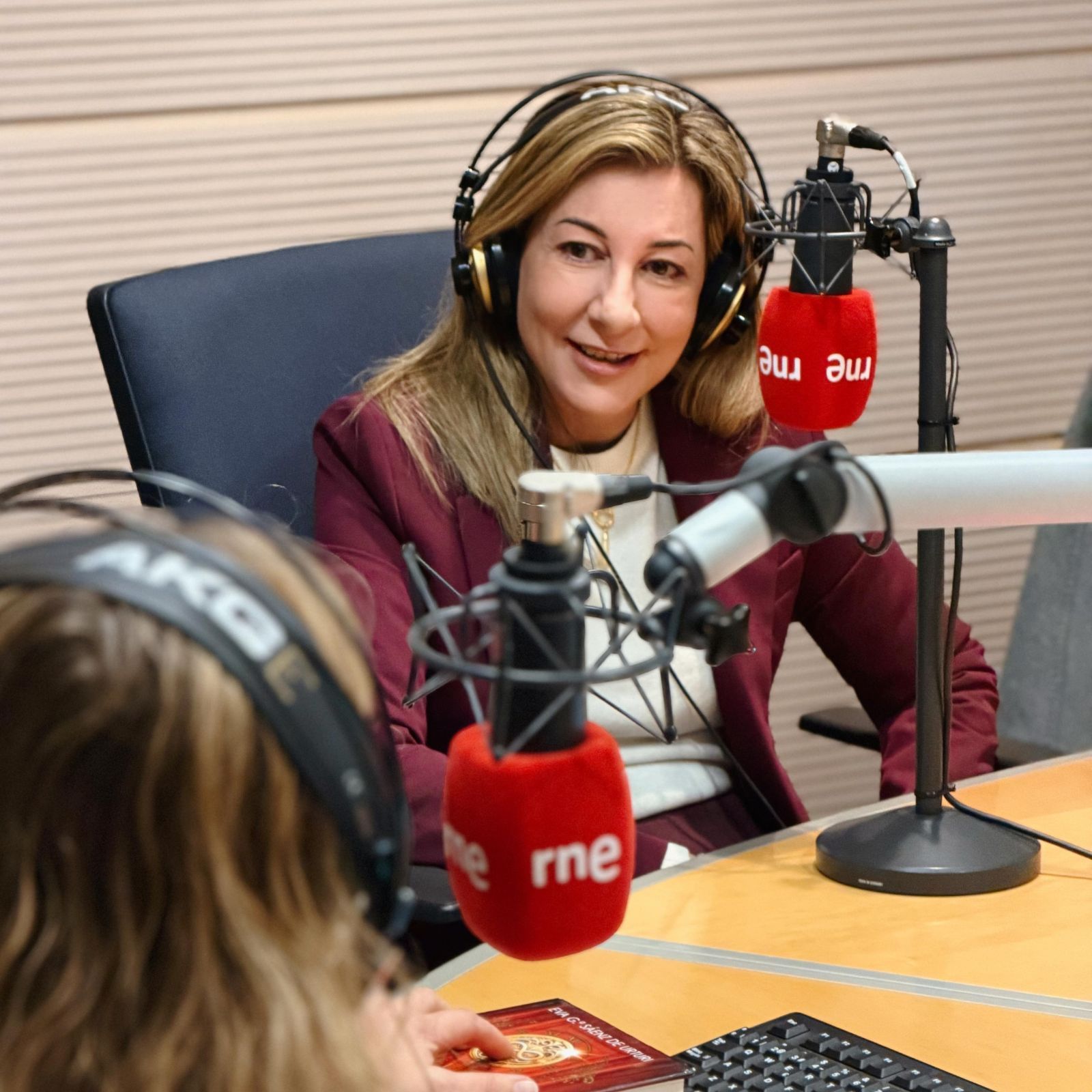 Especiales RNE - Protagonistas de 2025: Eva García Sáenz de Urturi, la escritora despide a sus longevos - 25/12/25 episode artwork