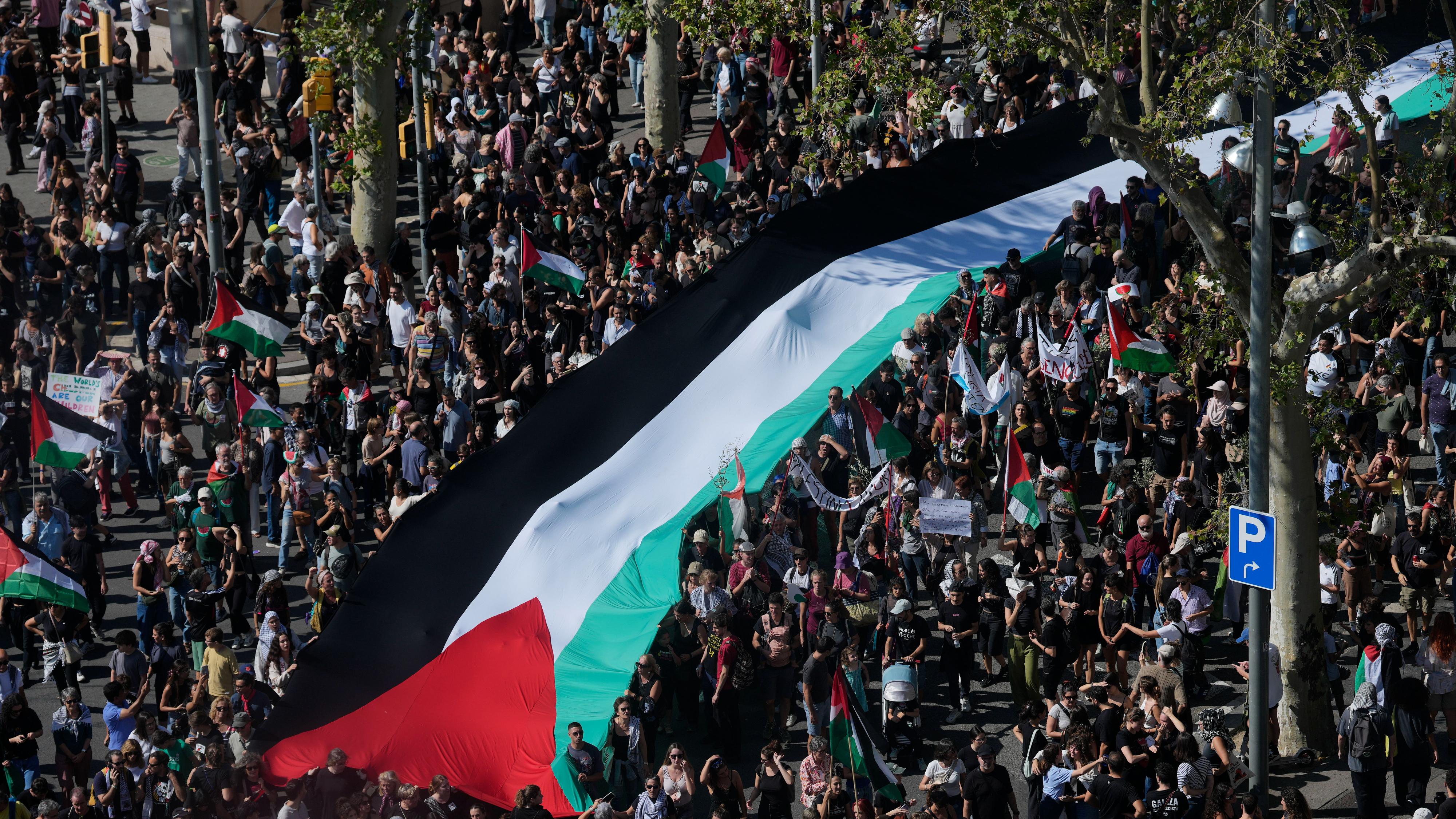 Decenas de miles de personas protestan en Barcelona en apoyo a Palestina y contra el abordaje de la flotilla