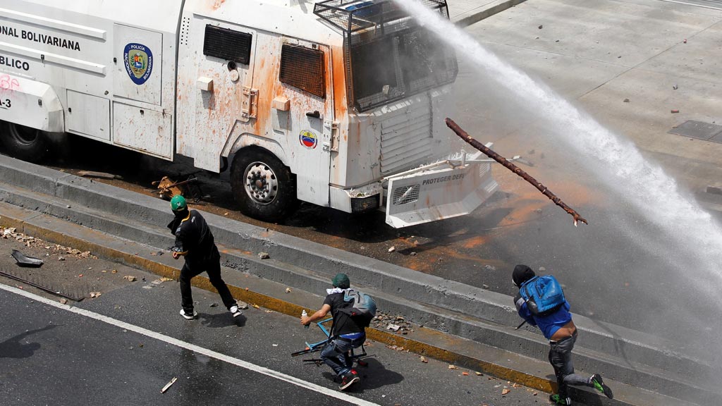 Al menos un muerto tras las protestas de los opositores en venezuela