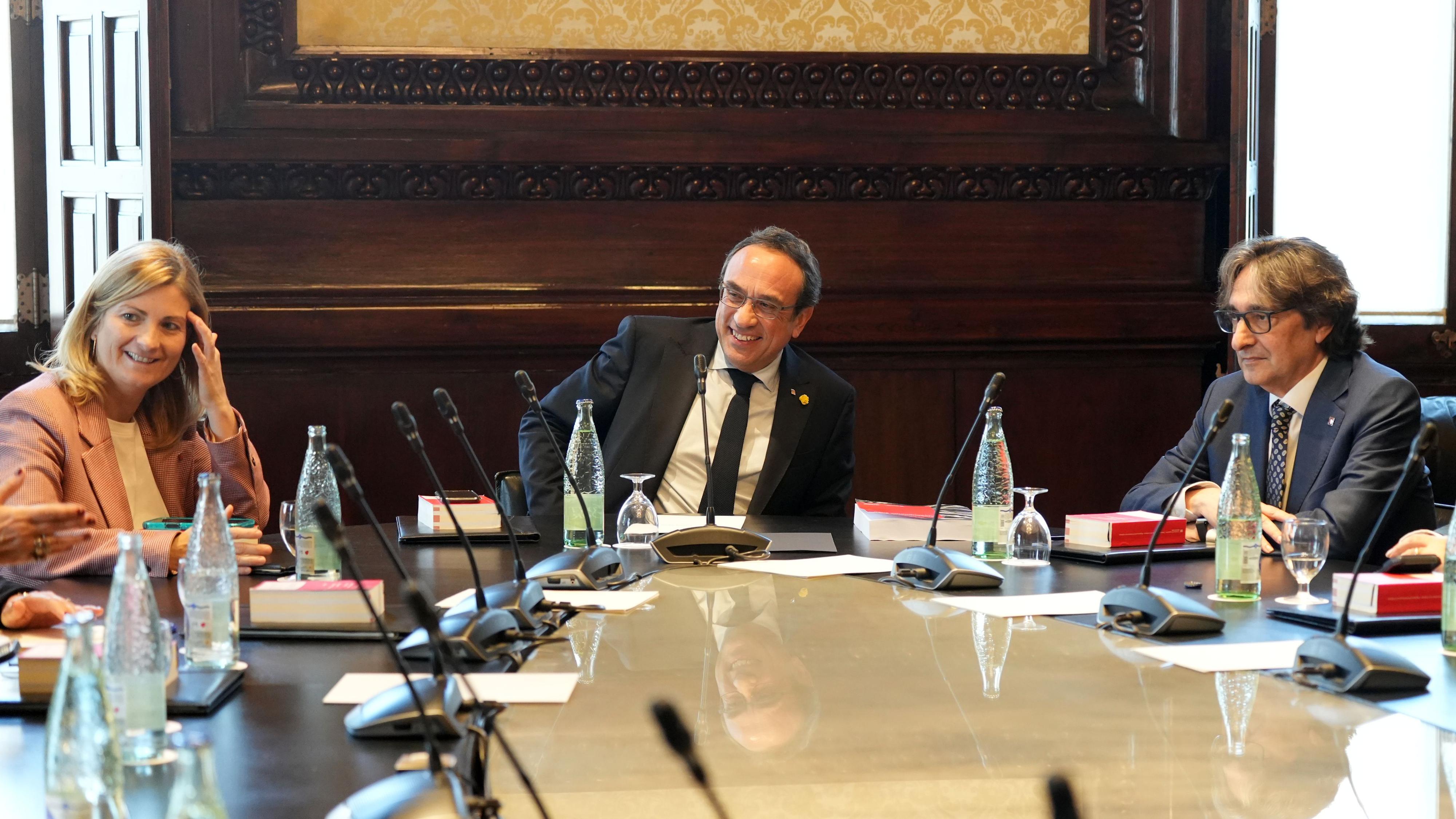 El PSC pacta amb ERC allargar el calendari dels comptes per aconseguir ...