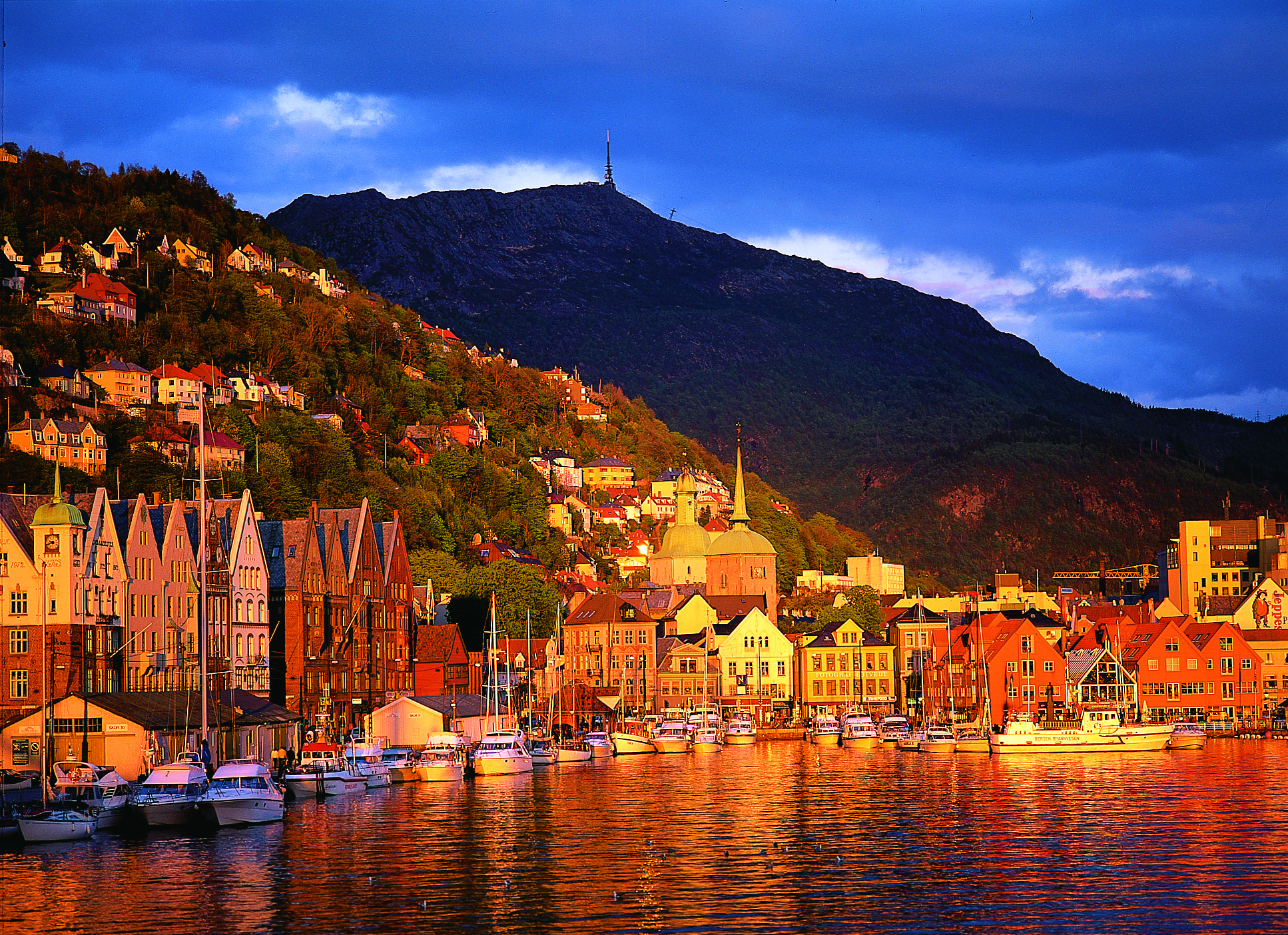 Puerto de Bergen al anochecer