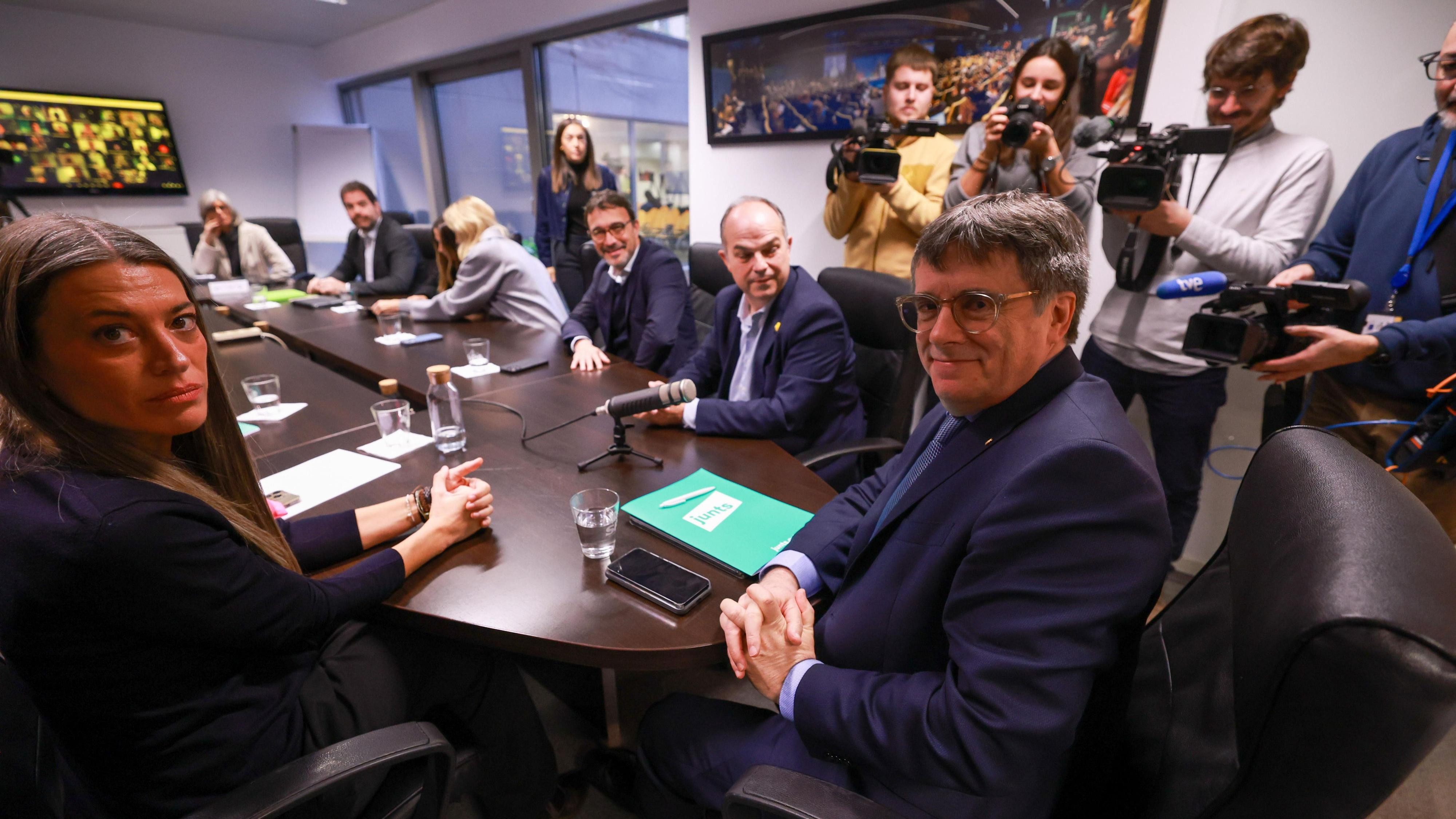 Puigdemont reúne a Junts para abordar la cuestión de confianza y la ...