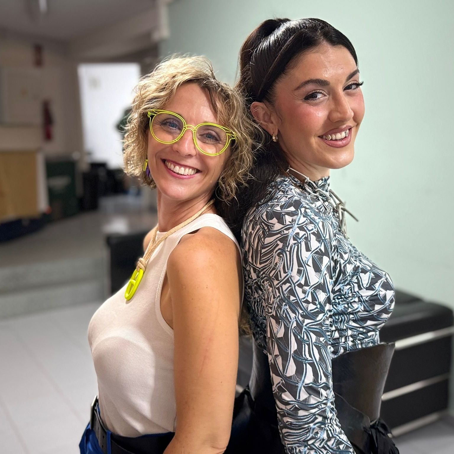 Con ellas mujeres - Queralt Lahoz Morales: Una adicta a la música - 24/09/25 episode artwork