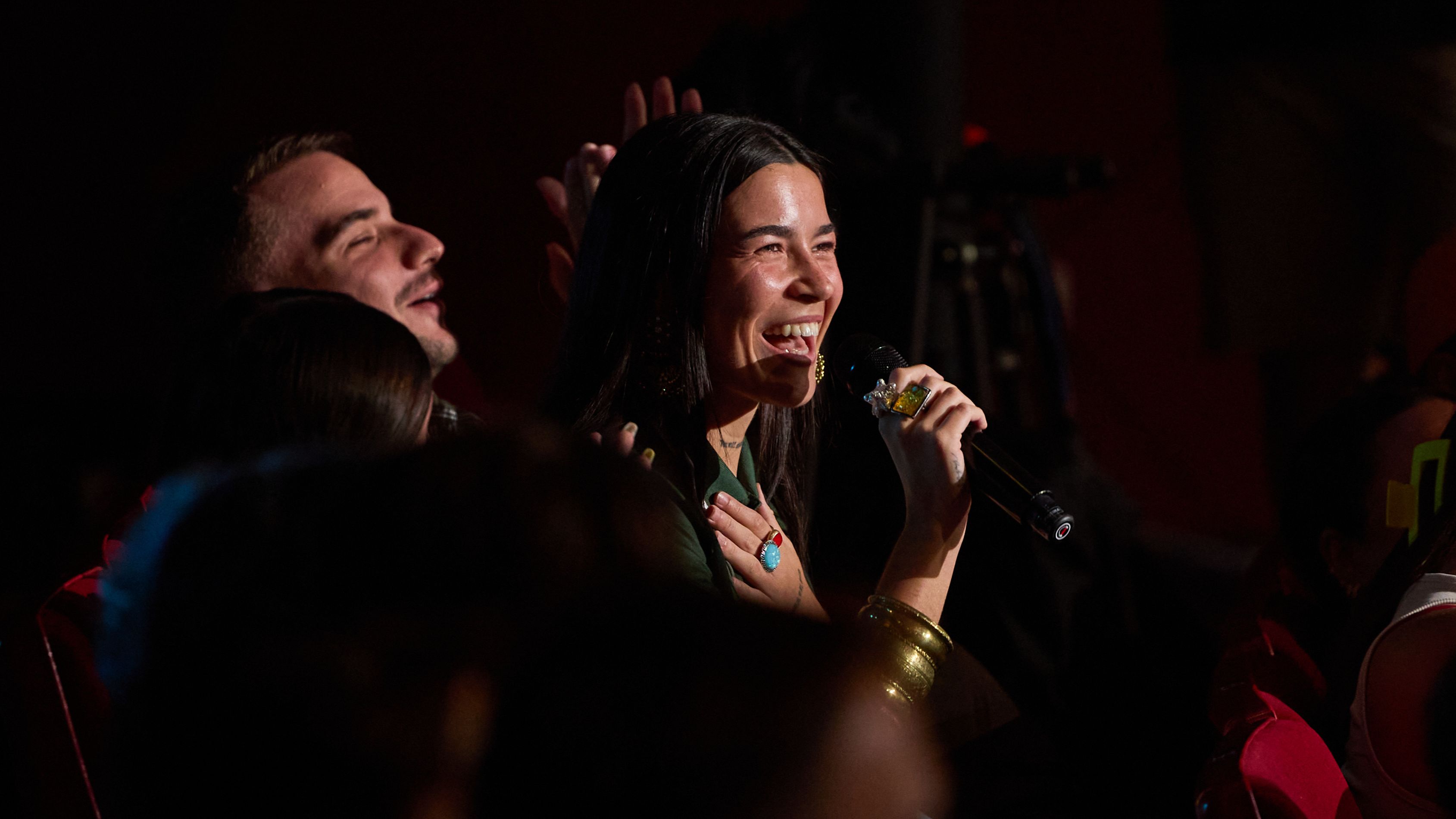 ¿Quién es Vera GRV, artista nominada al Grammy Latino que ha ido de público a La Revuelta?
