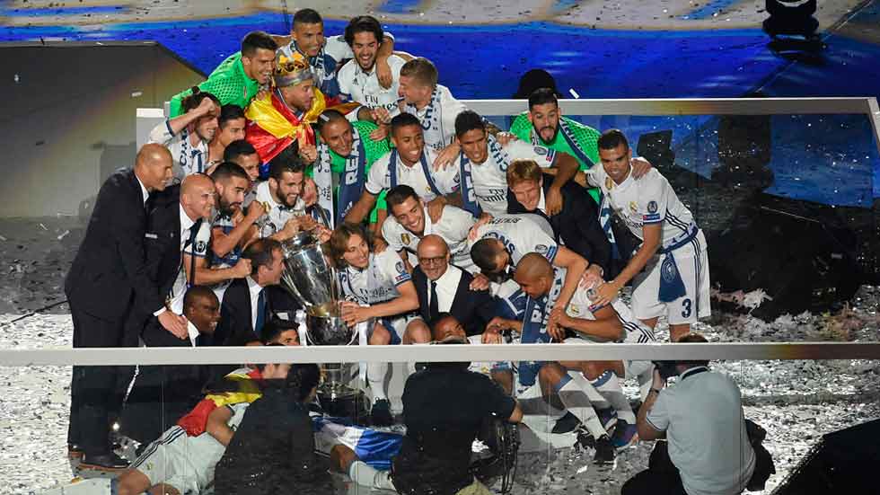 El Real Madrid culmina la fiesta de la Duodécima en el Bernabéu