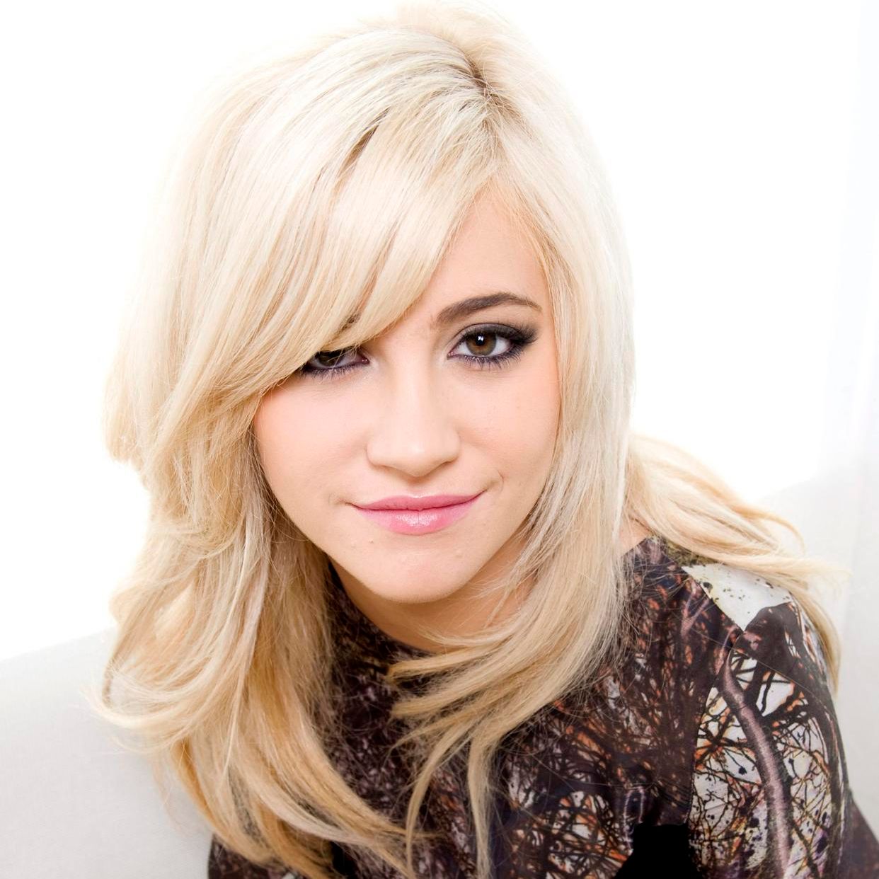 Rebobinando - Pixie Lott, "Cry Me Out" - 15/05/26 episode artwork