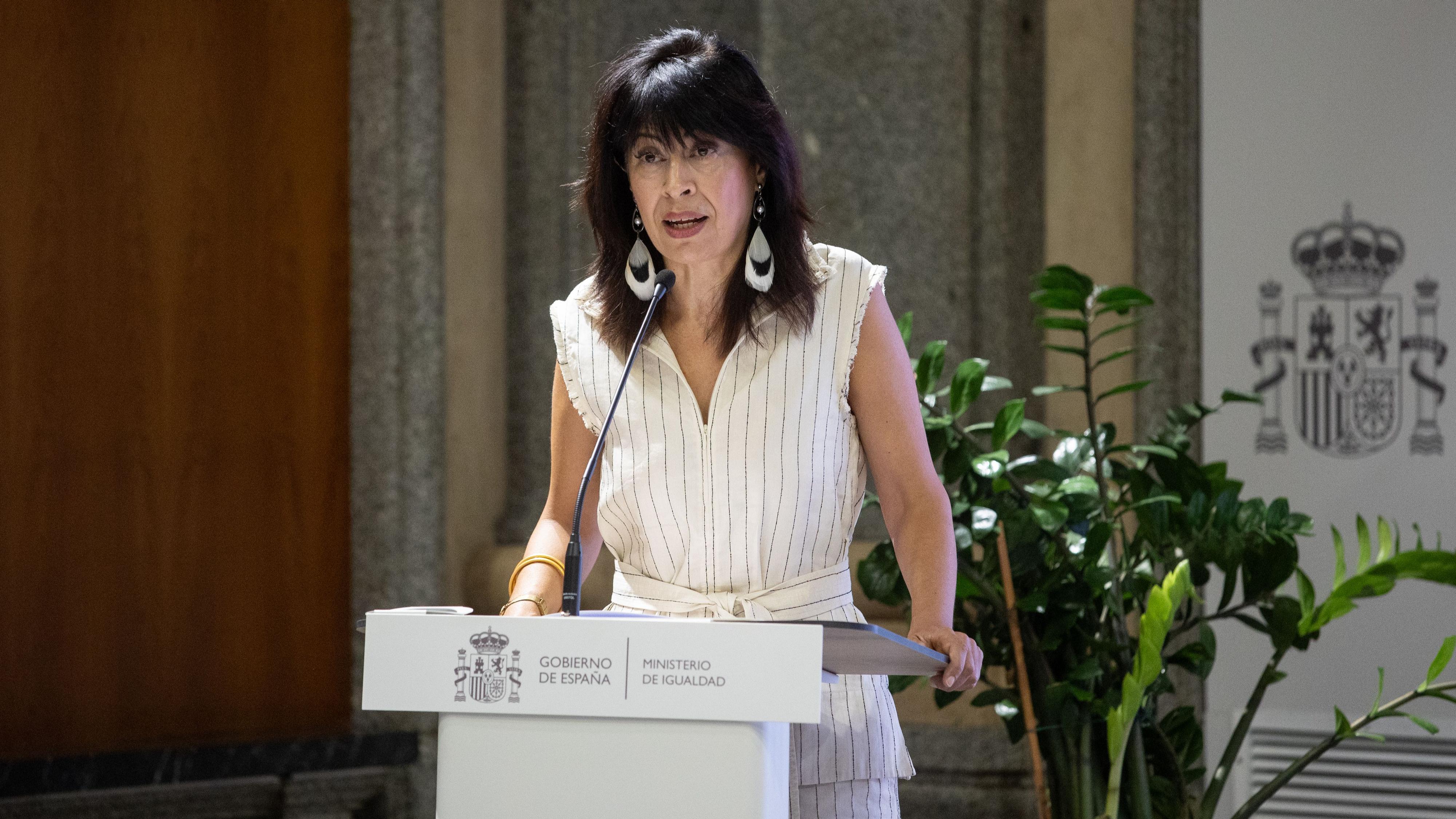 Redondo cree que es "el momento" de abolir la prostitución tras los casos en el PSOE, pero augura "dificultades"