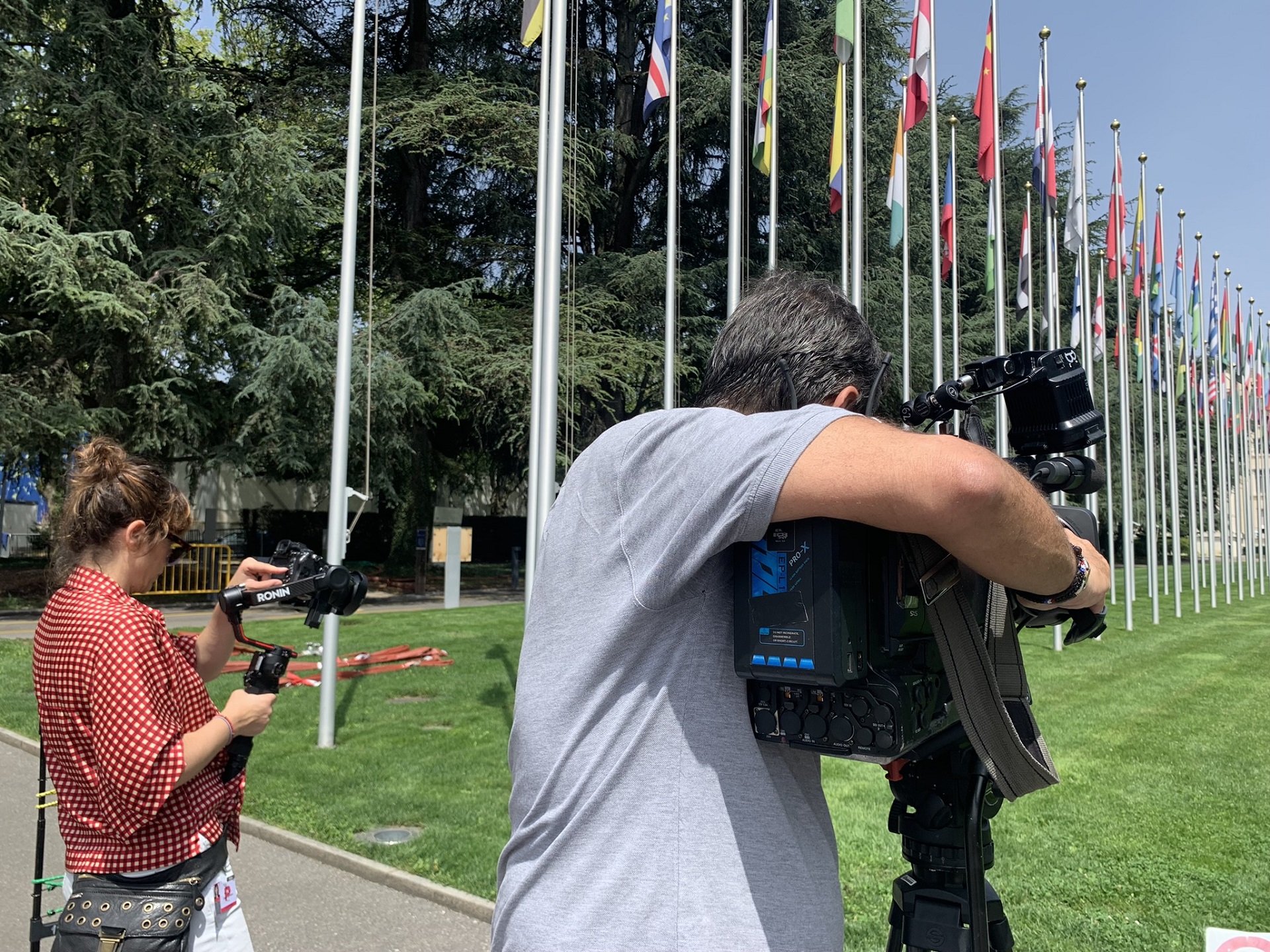 Reporteros TVE graban el Palacio de las Naciones Reporteros TVE graban el Palacio de las Naciones