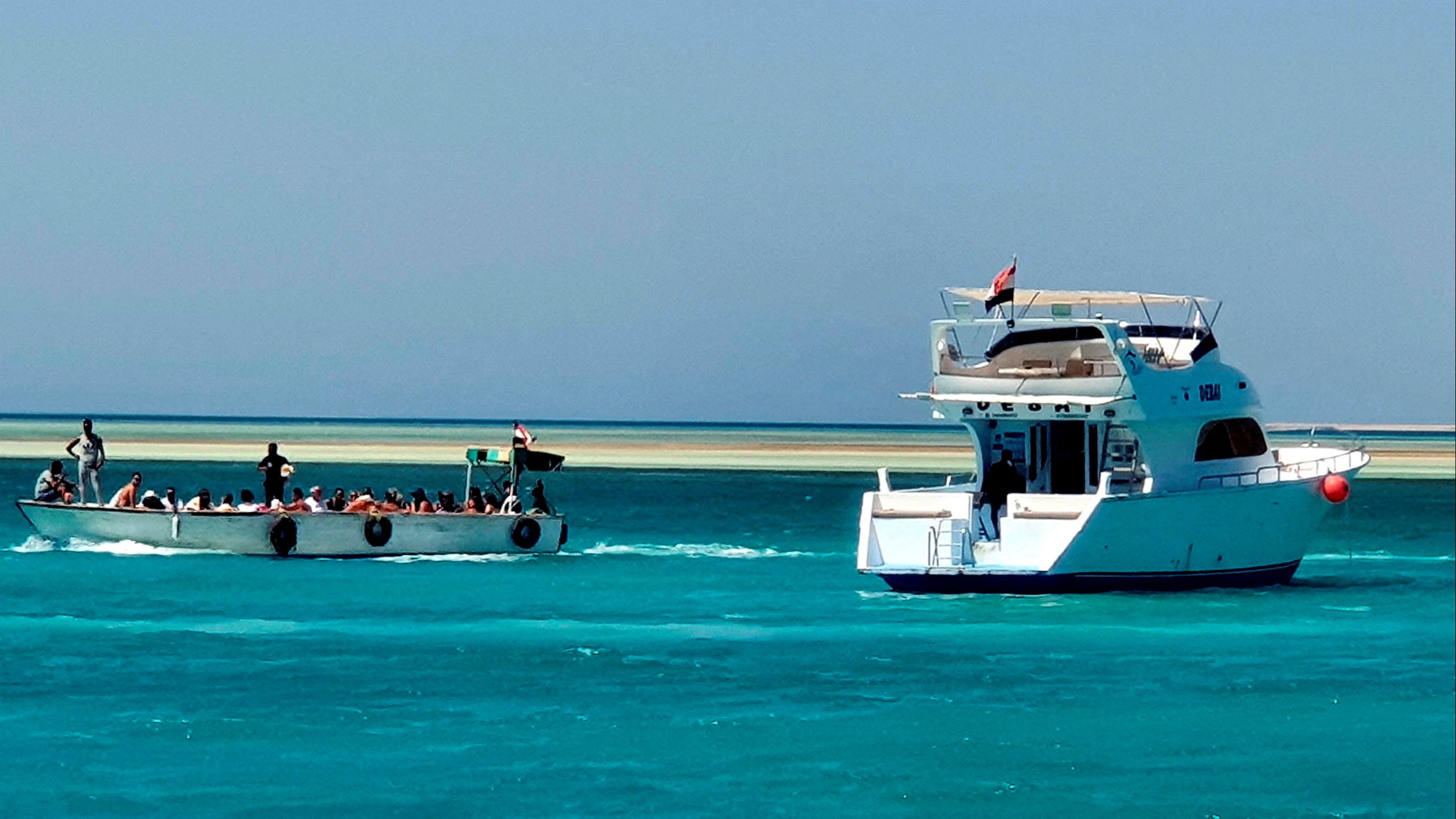 Five Spanish tourists rescued after ship sinks in Red Sea