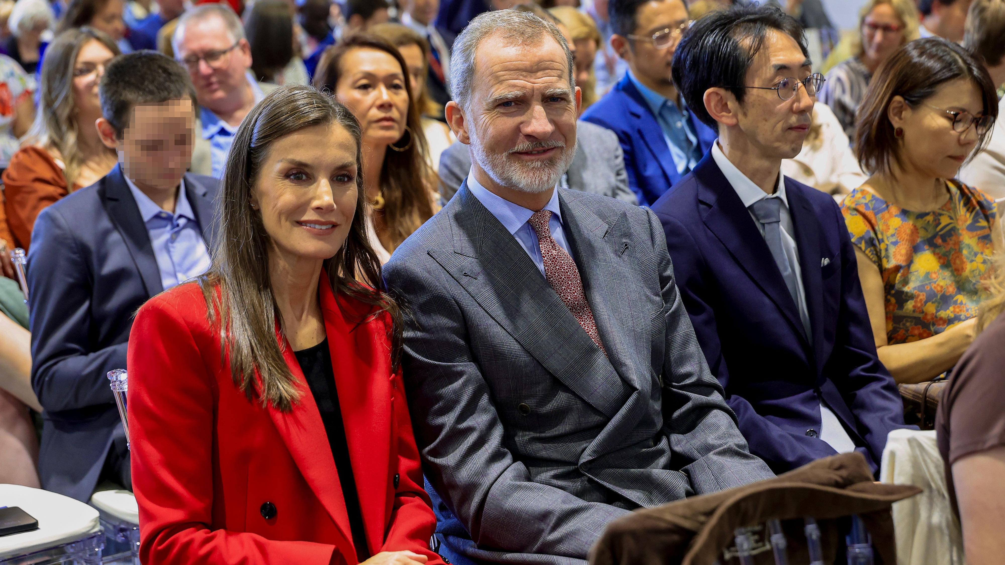 Los reyes acompañan a la infanta Sofía en su graduación