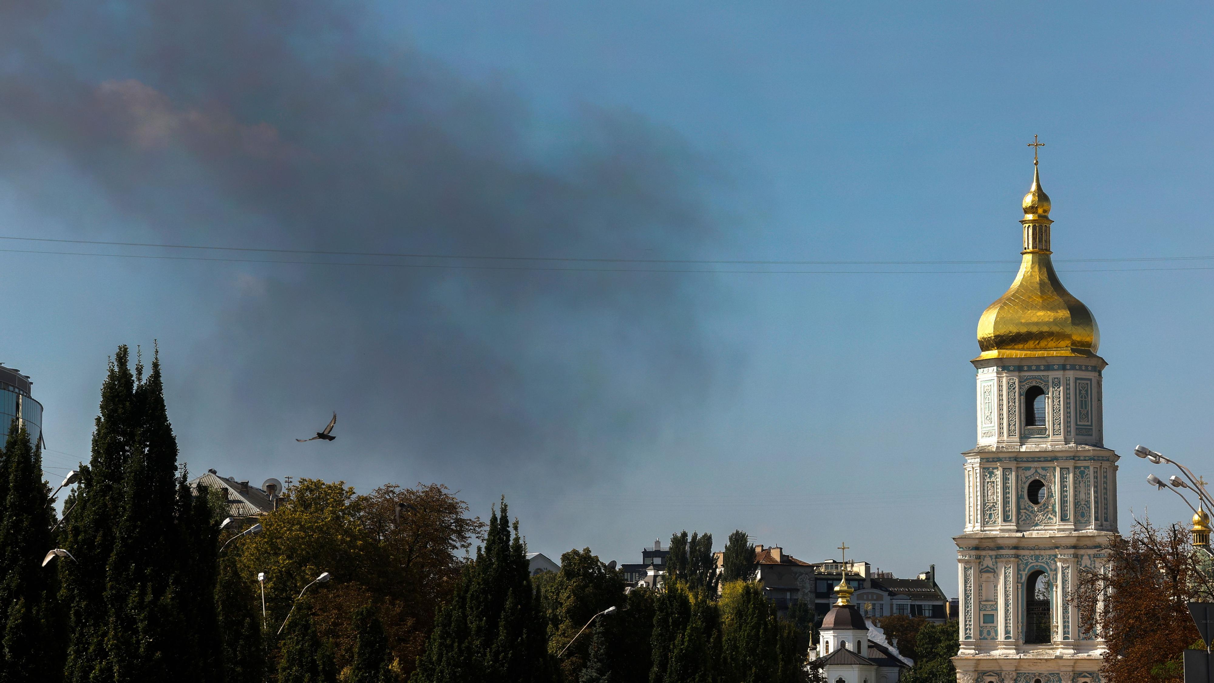 Photo: rtve.es Russian Drone Strikes SBU Headquarters in Kyiv as Zelenskyy Vows Response