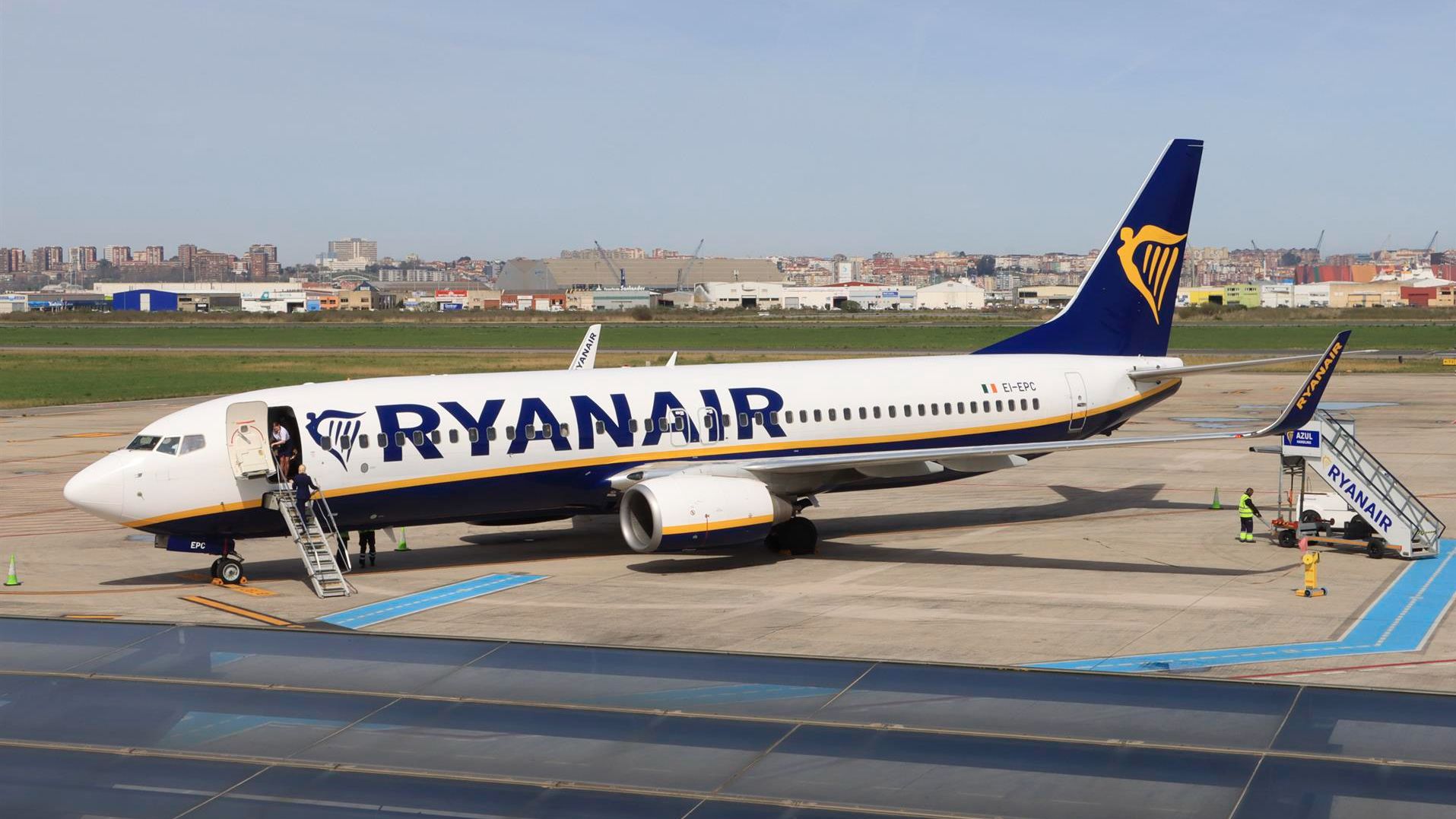 Ryanair recorta plazas y cierra las bases de Tenerife Norte, Vigo, Jerez, Valladolid y Santiago en su pulso con Aena