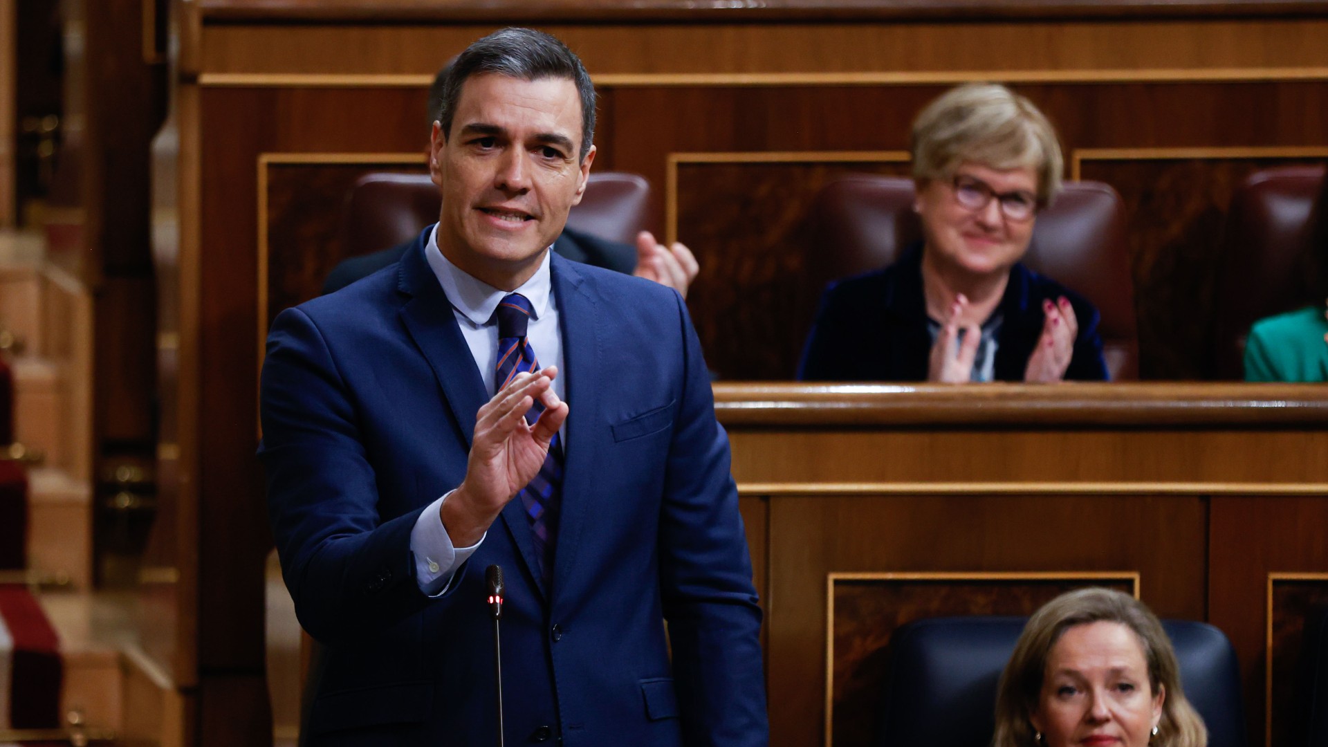 Sánchez acusa al PP querer "gobernar por atrás" usando el Constitucional
