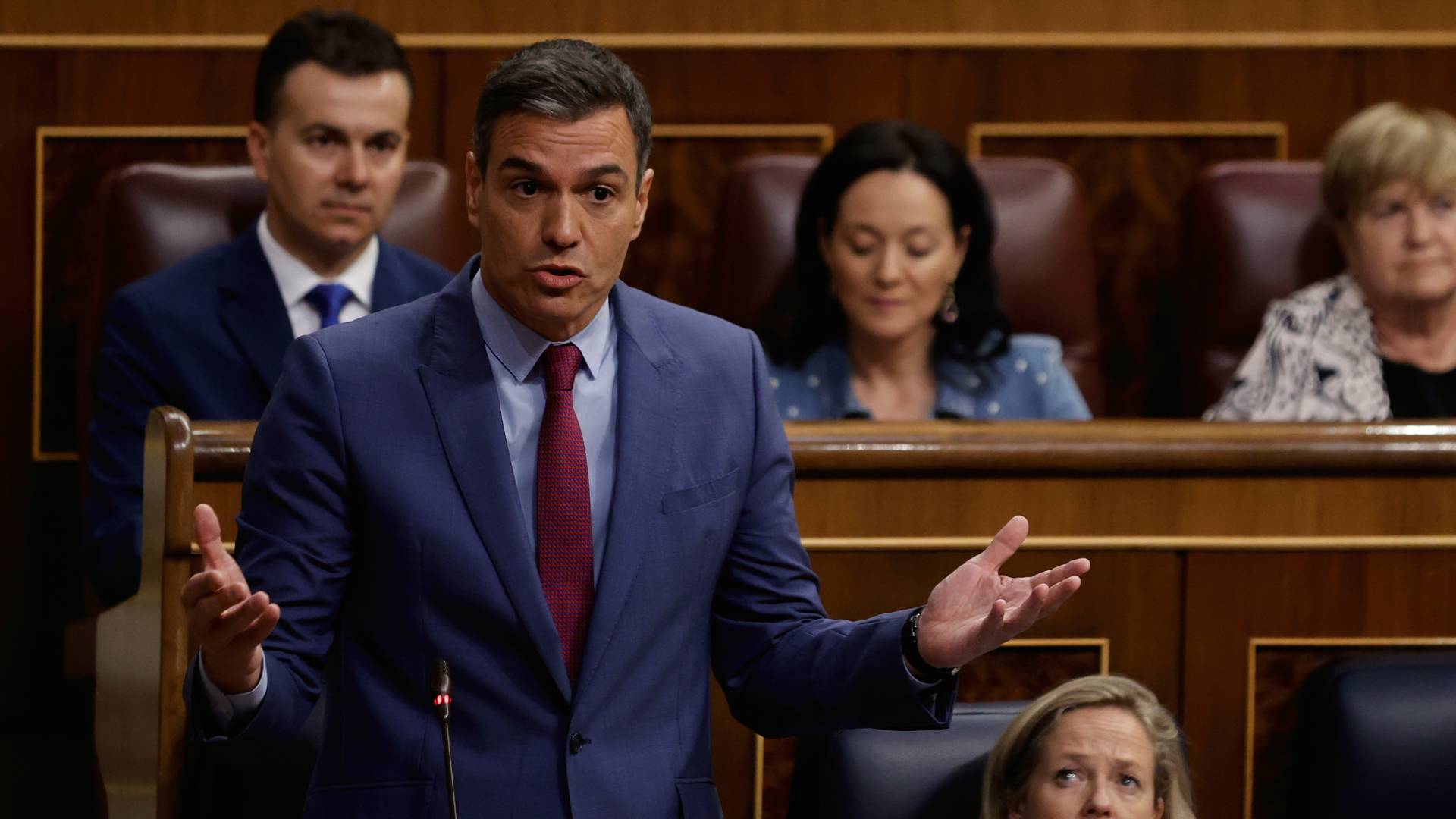 Sánchez anuncia que el Gobierno bajará el IVA de la luz al 5%
