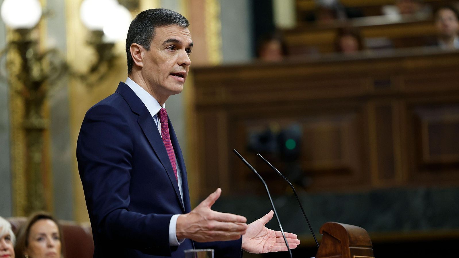 Sánchez presenta en el Congreso su plan de regeneración democrática