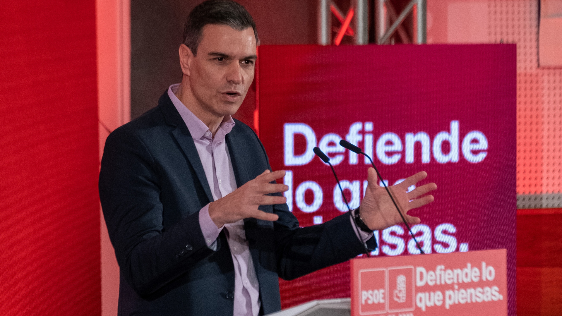 Sánchez defiende la reforma de las pensiones y el aumento de salarios