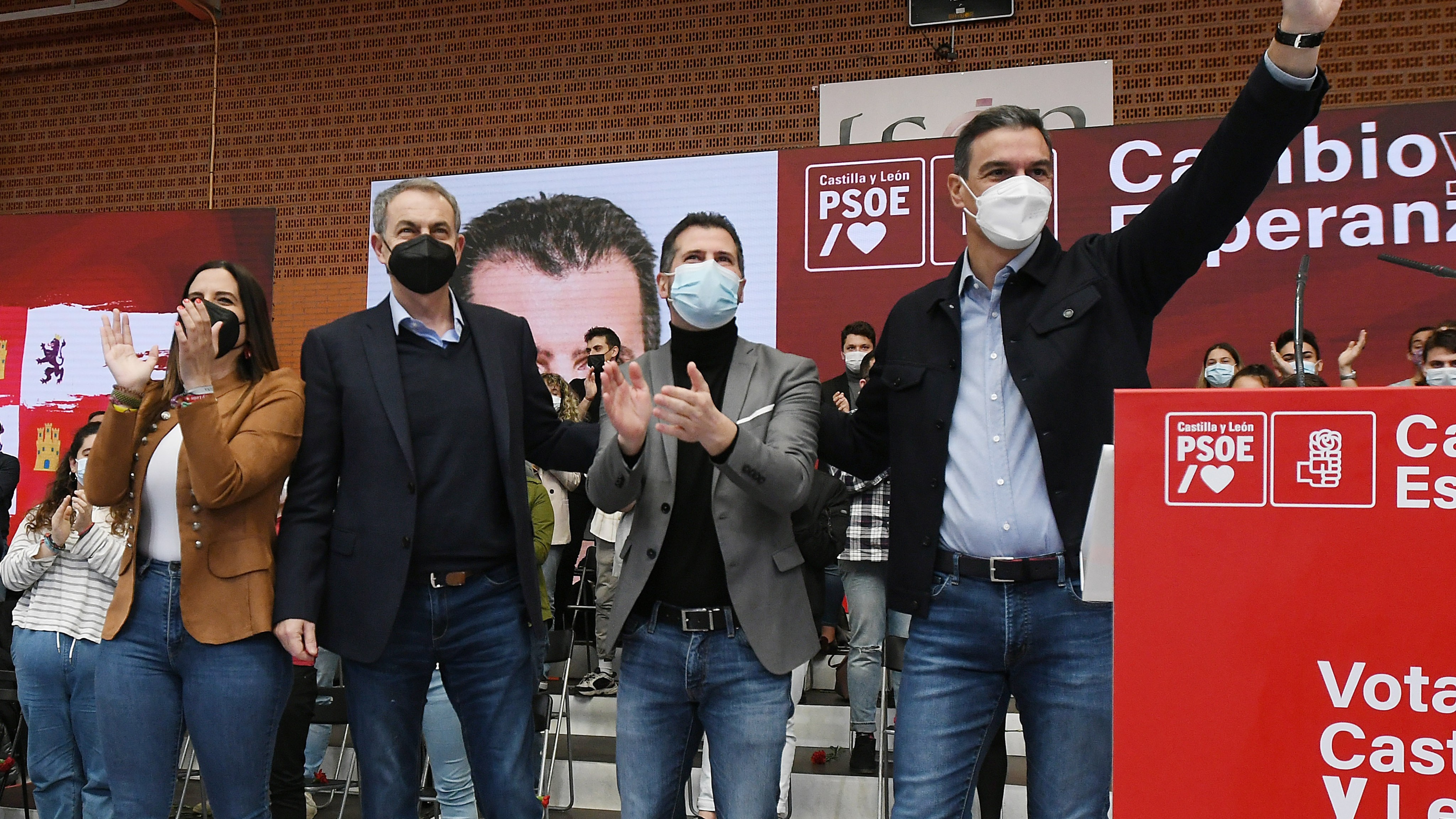 Sánchez acusa al PP de "blanquear el transfuguismo"