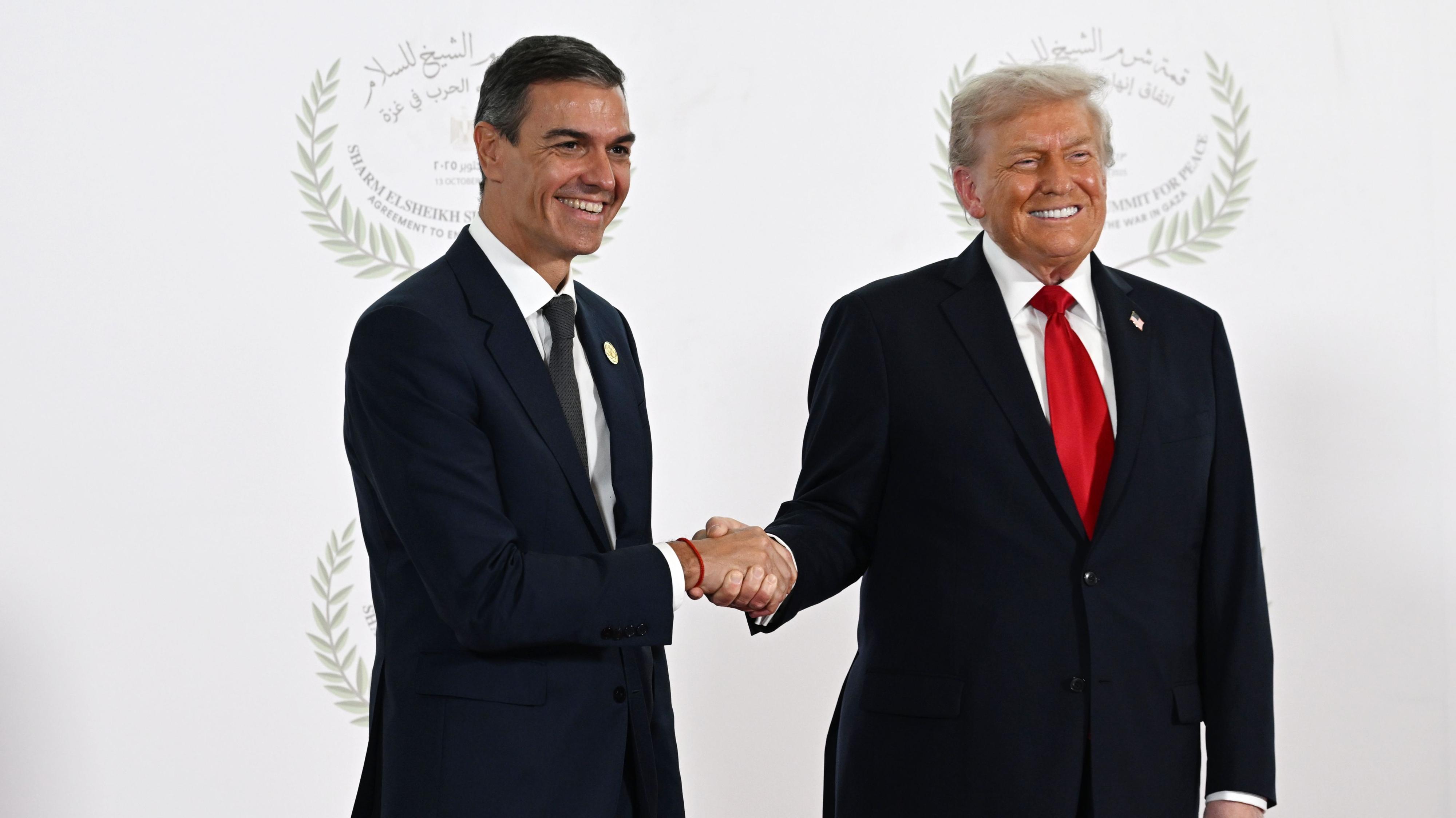 Trump interpela a Sánchez por el gasto en defensa durante la Cumbre por la Paz: "¿Estáis trabajando con el tema del PIB?"
