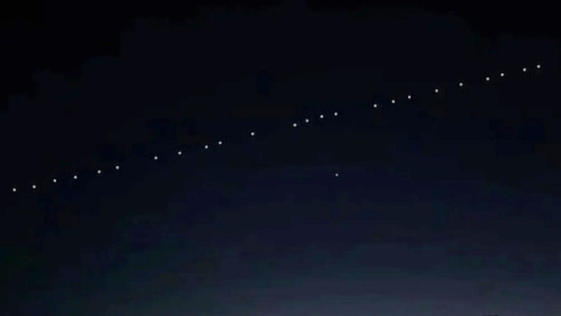 Tecnología | Los satélites Starlink de Elon Musk vuelven a cruzar el cielo