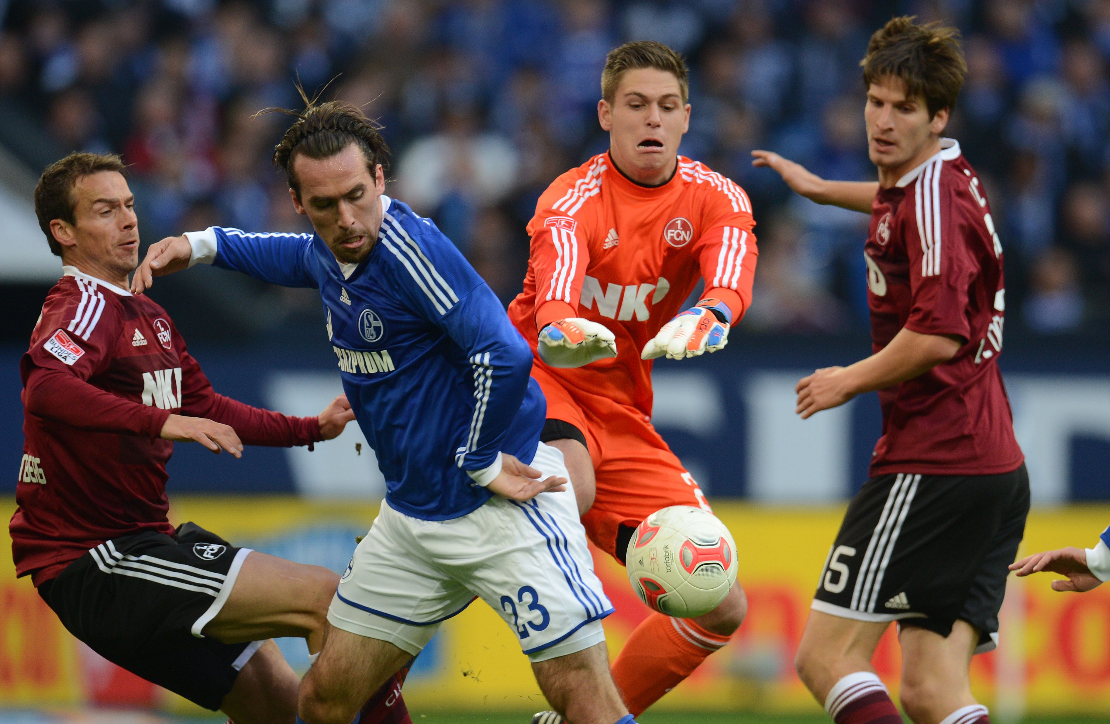 Fútbol Bundesliga El Schalke Se Acerca Al Liderato Del Bayern Con Su