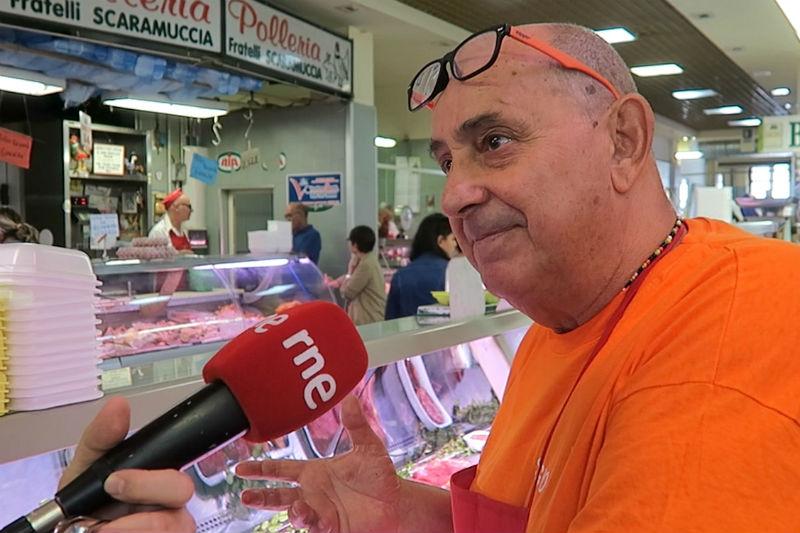 Sergio Masella, carnicero del mercado San Benedetto (Cagliari). Sergio Masella, carnicero del mercado San Benedetto (Cagliari).