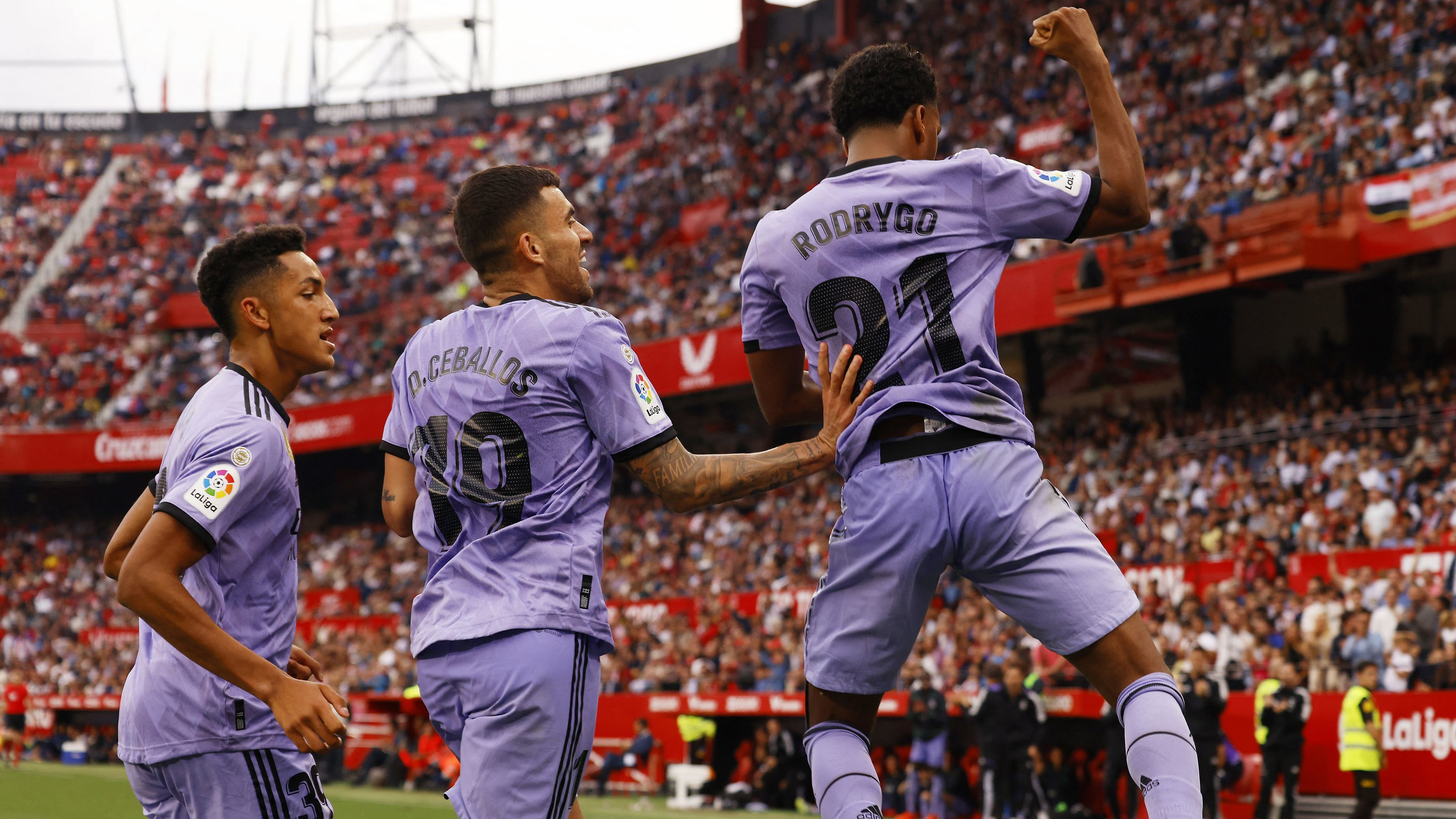 El Real Madrid remonta y afianza la segunda plaza