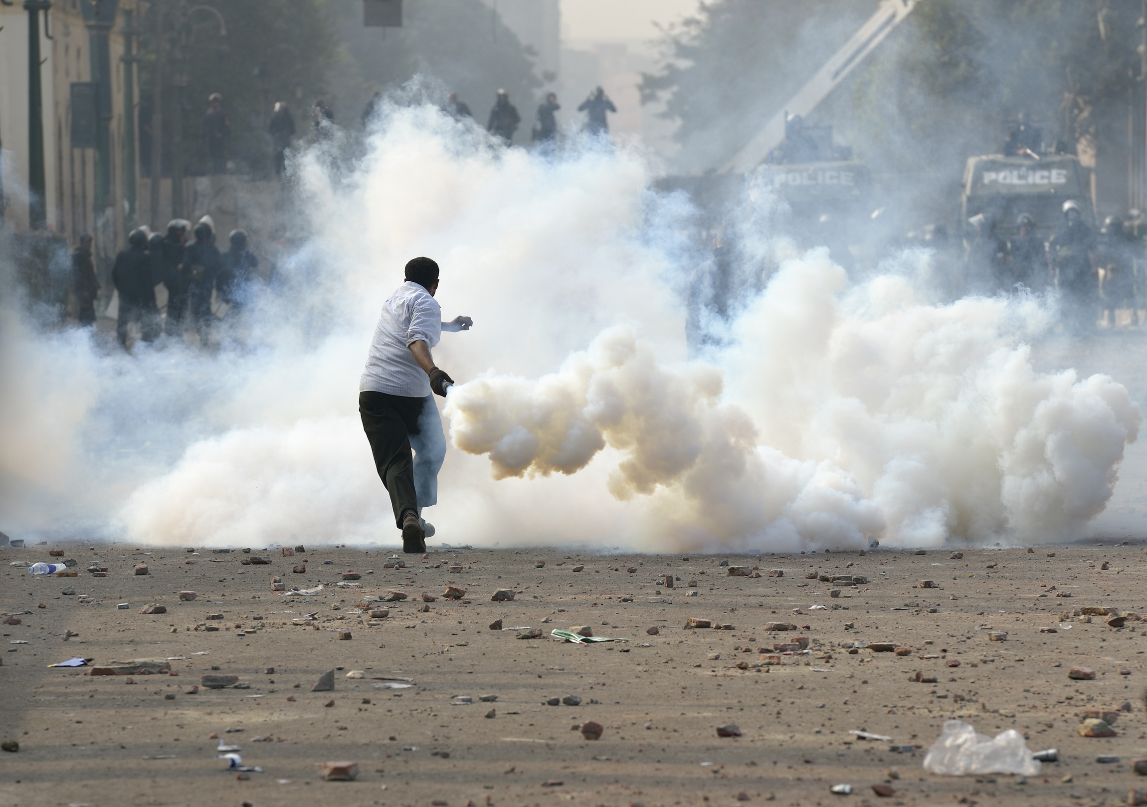 TIRAR BOMBA DE HUMO