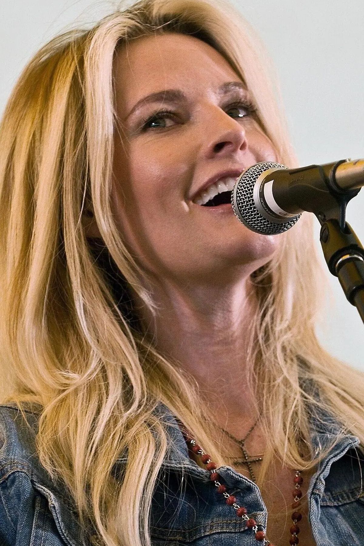 Sin Rodeos - Elizabeth Cook vuelve tras seis años de silencio - 18/06/26 episode artwork