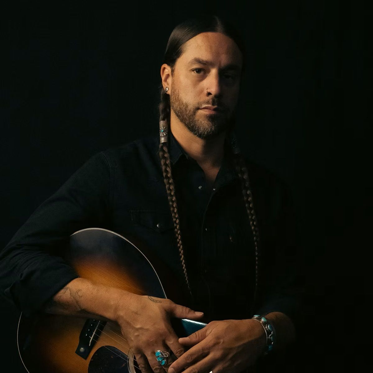 Sin rodeos - Escuchen a Austin Vallejo, director musical de la banda de Kiefer Sutherland - 09/06/26 episode artwork