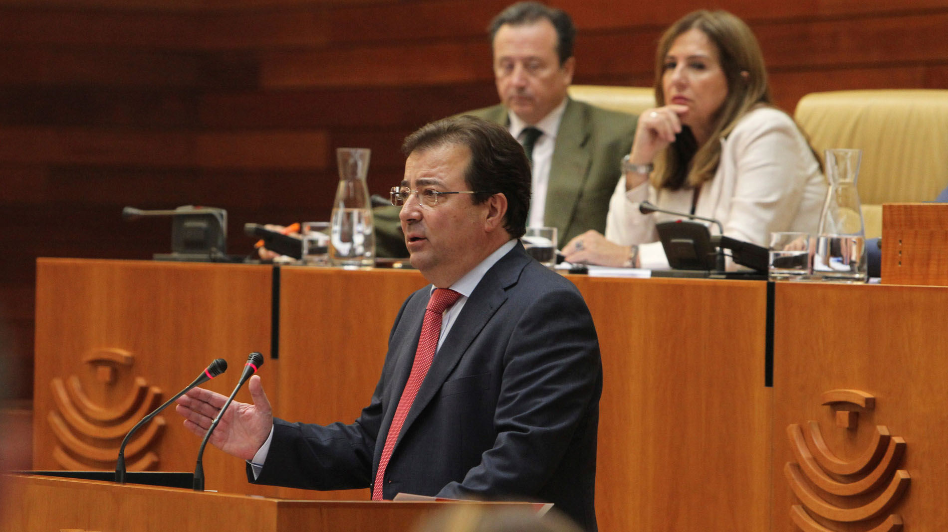 El socialista guillermo fernández vara, reelegido presidente de la junta de extremadura