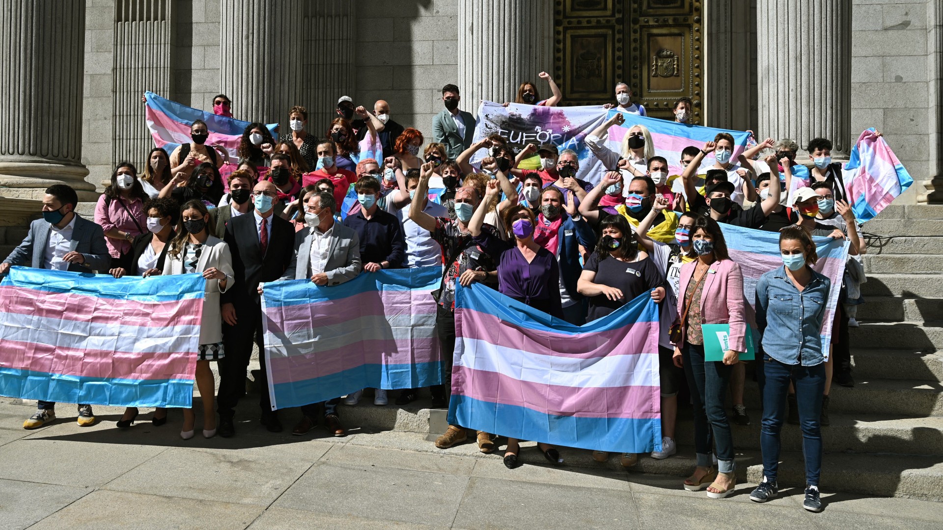 Partidos y activistas denuncian el retraso en la ley trans