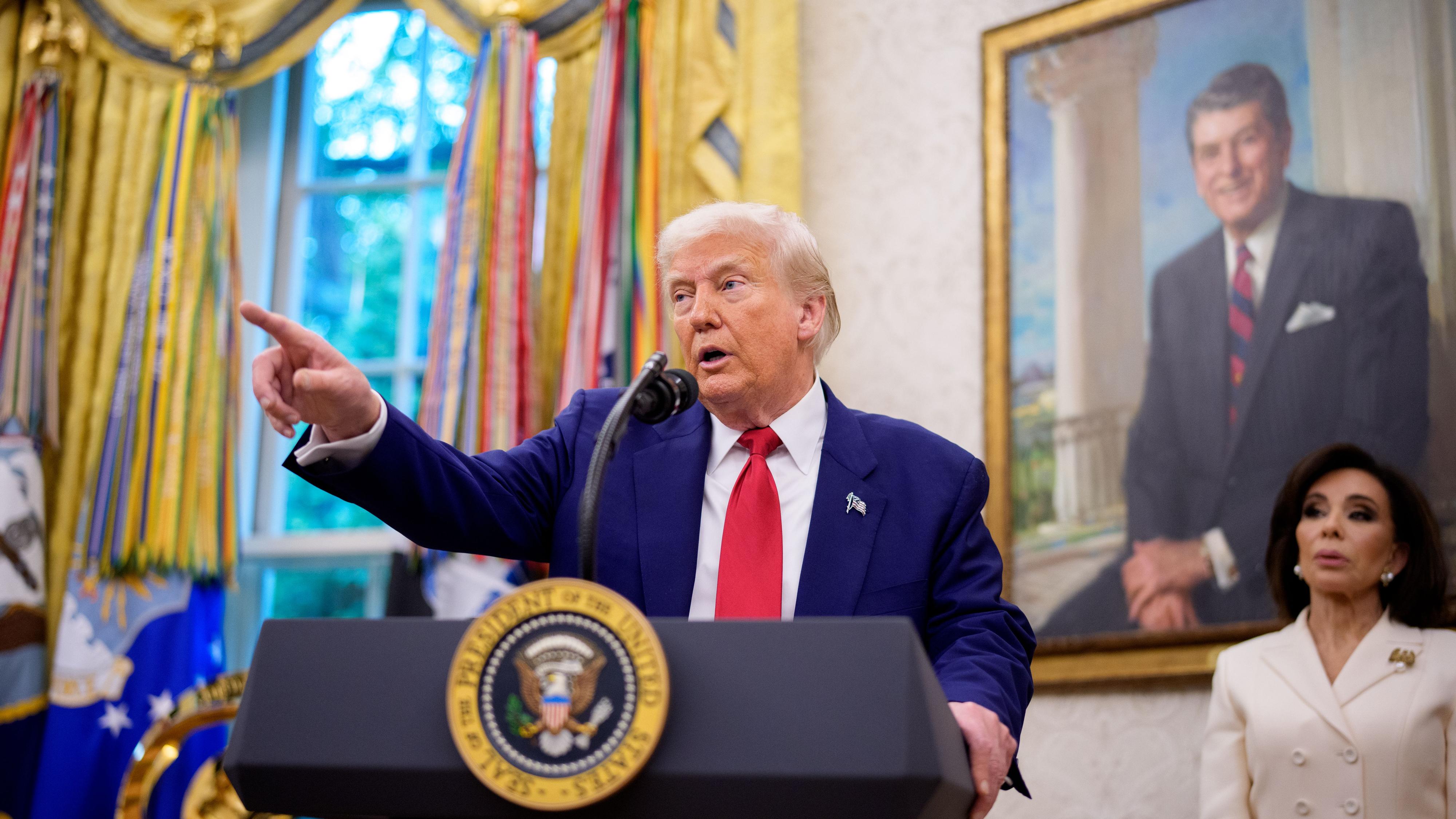 El Supremo permite al Gobierno de Trump retirar la residencia temporal ...