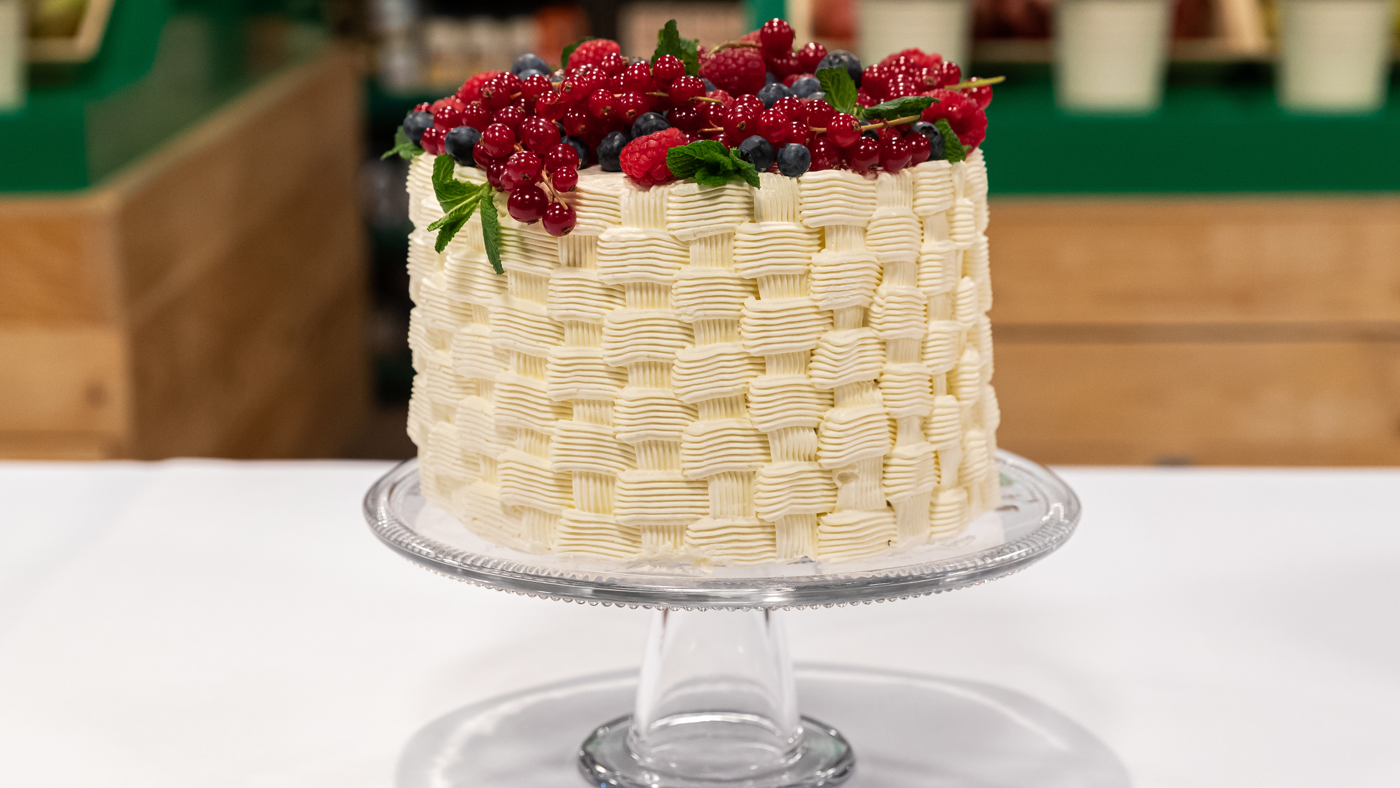 Tarta de chocolate con decoración de Swiss meringue buttercream de