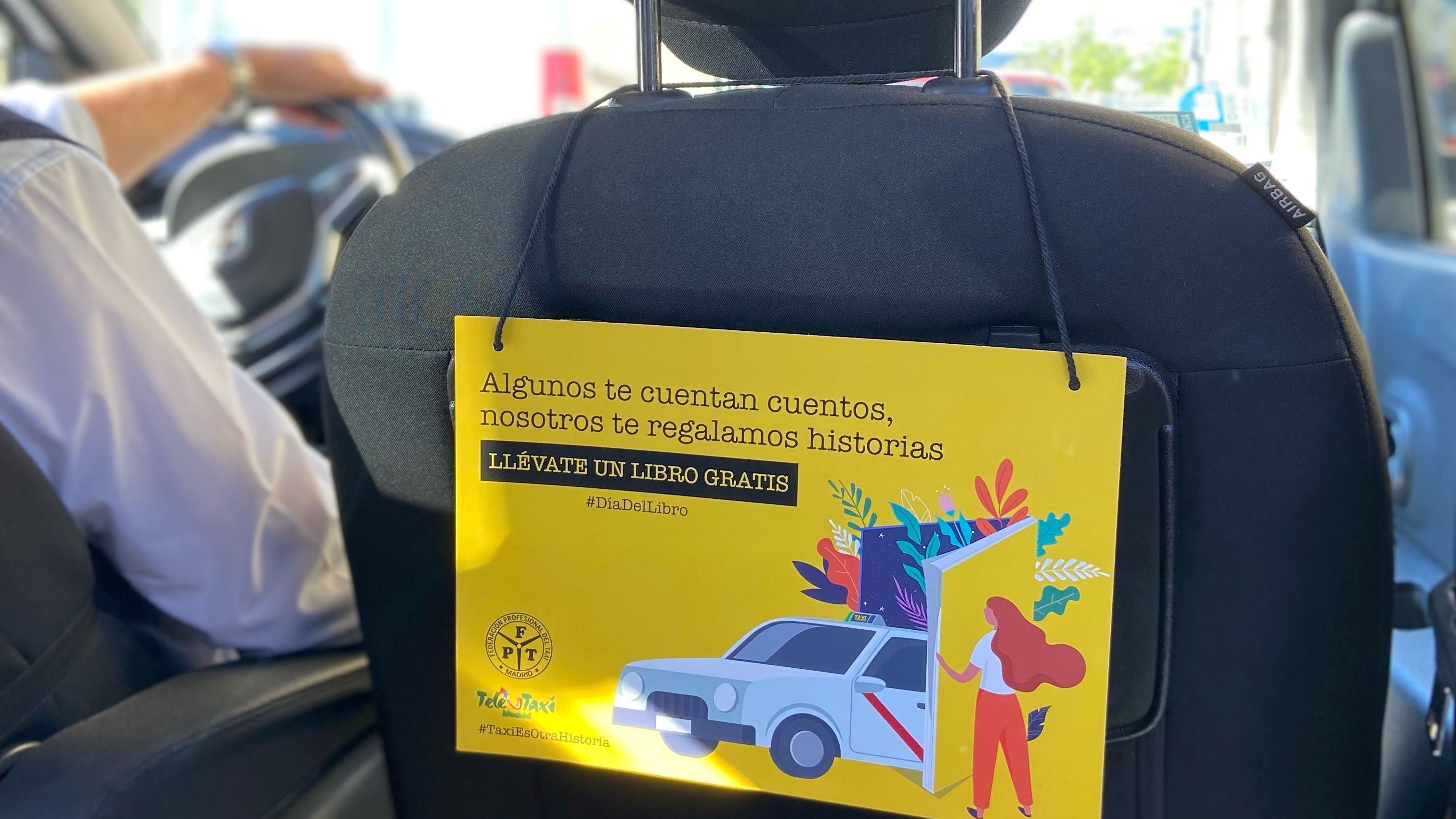 Día del Libro 2024 Los taxis de Madrid regalan libros firmados