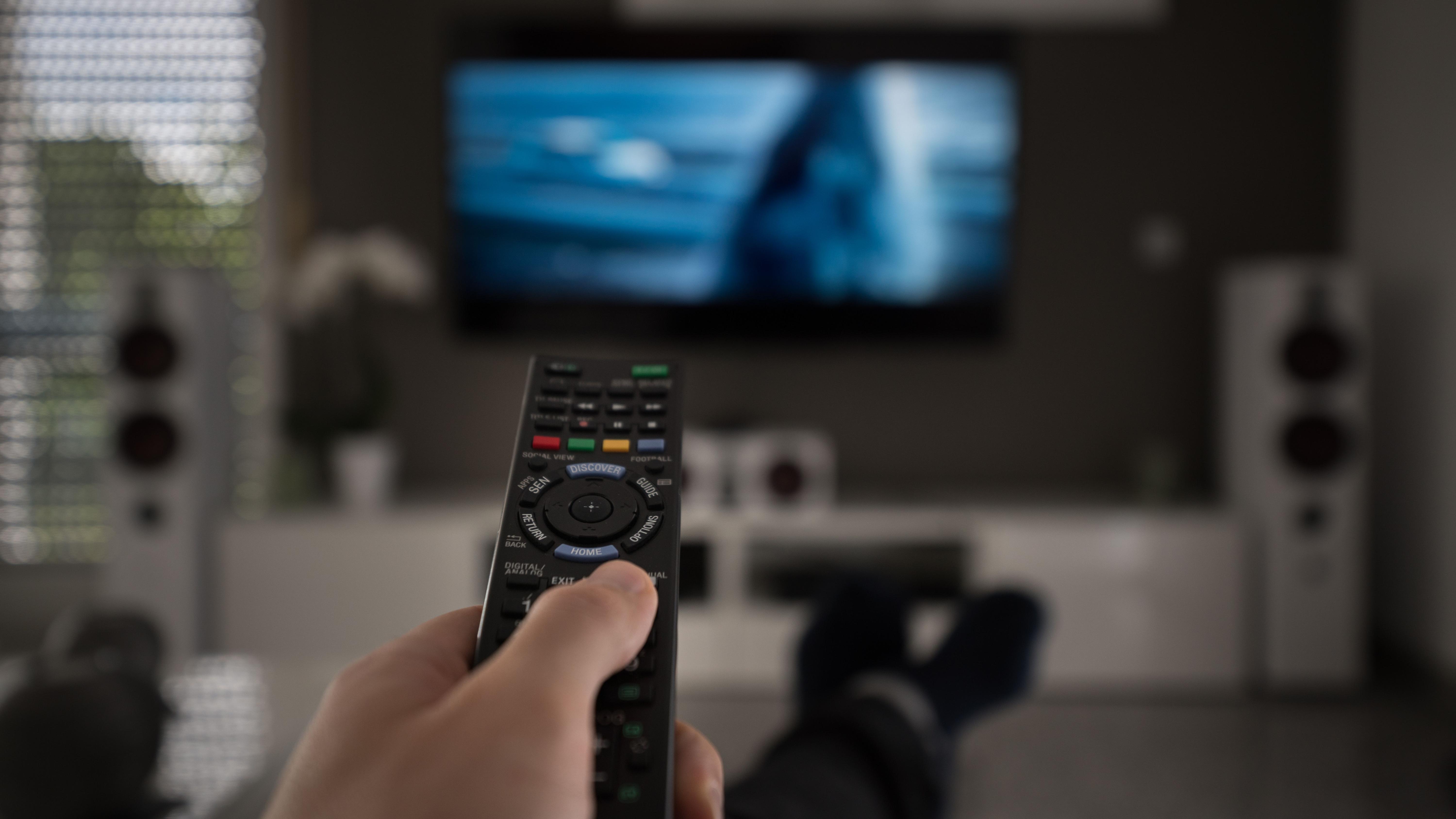Televisión digital: cómo sintonizar la TDT, Cómo seguir viendo la TDT en HD  con un televisor viejo por menos de 30 euros a partir del 14 de febrero