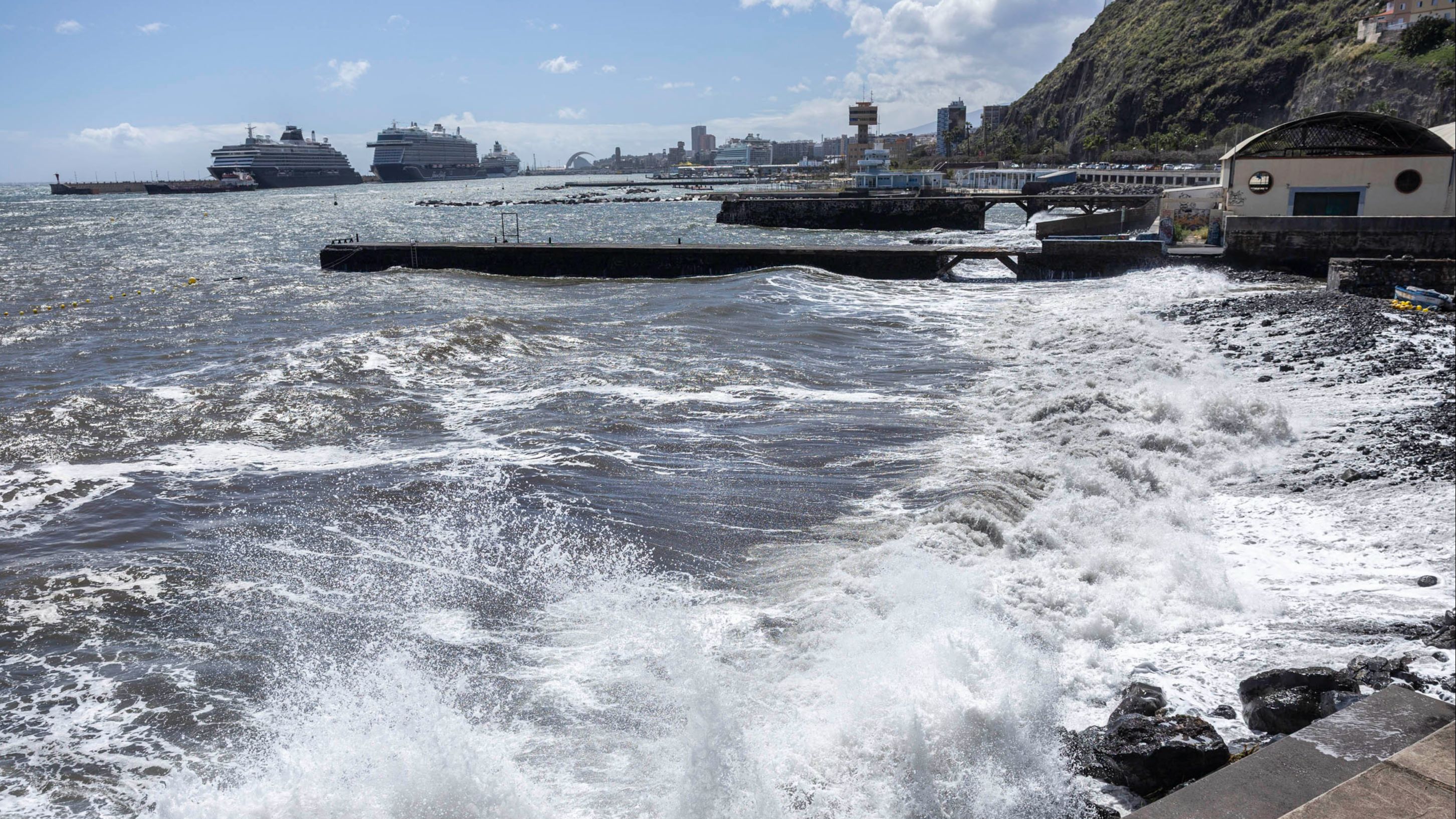 La borrasca Therese desata caos en España con lluvias y vientos extremos